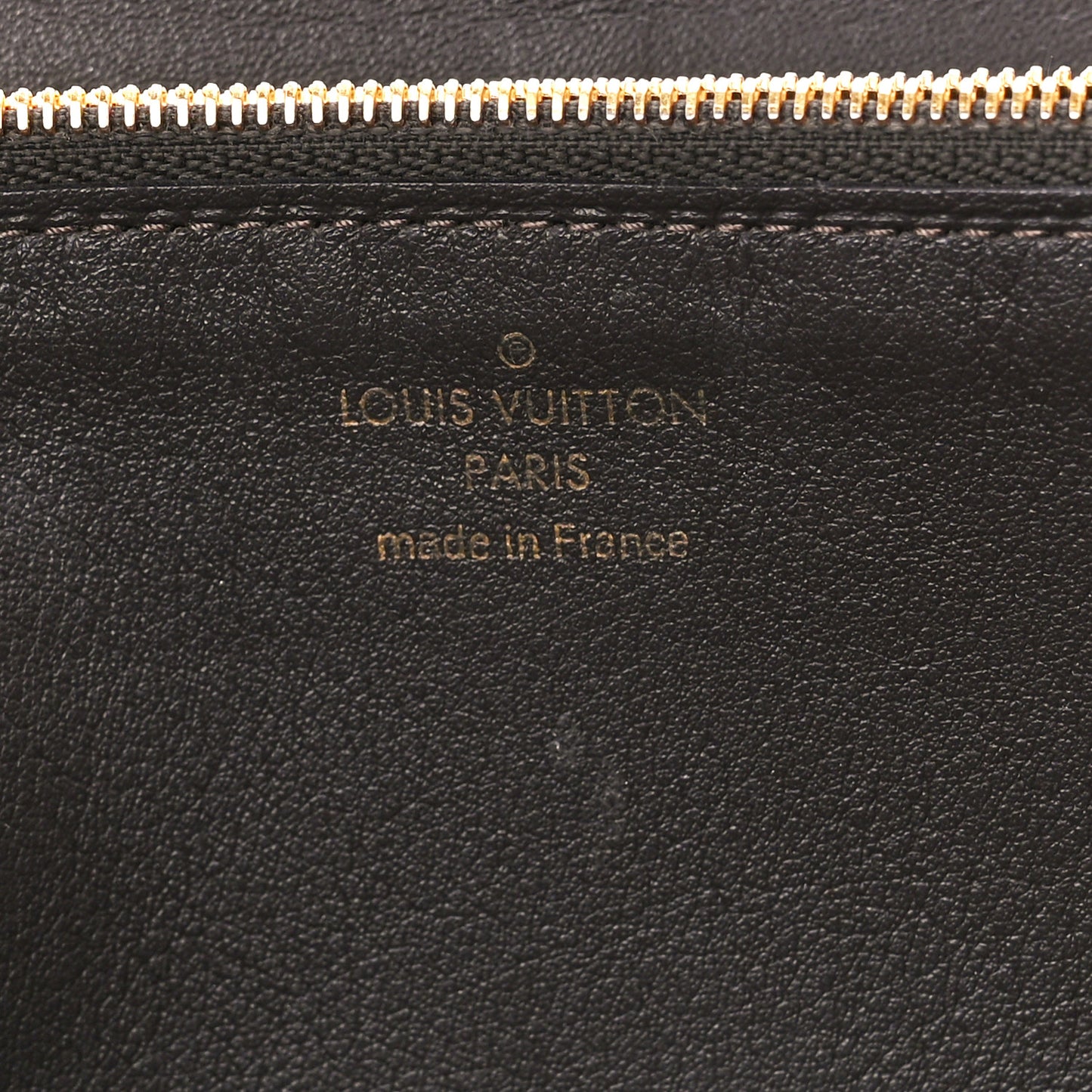 Taurillon Capucines Wallet Galet