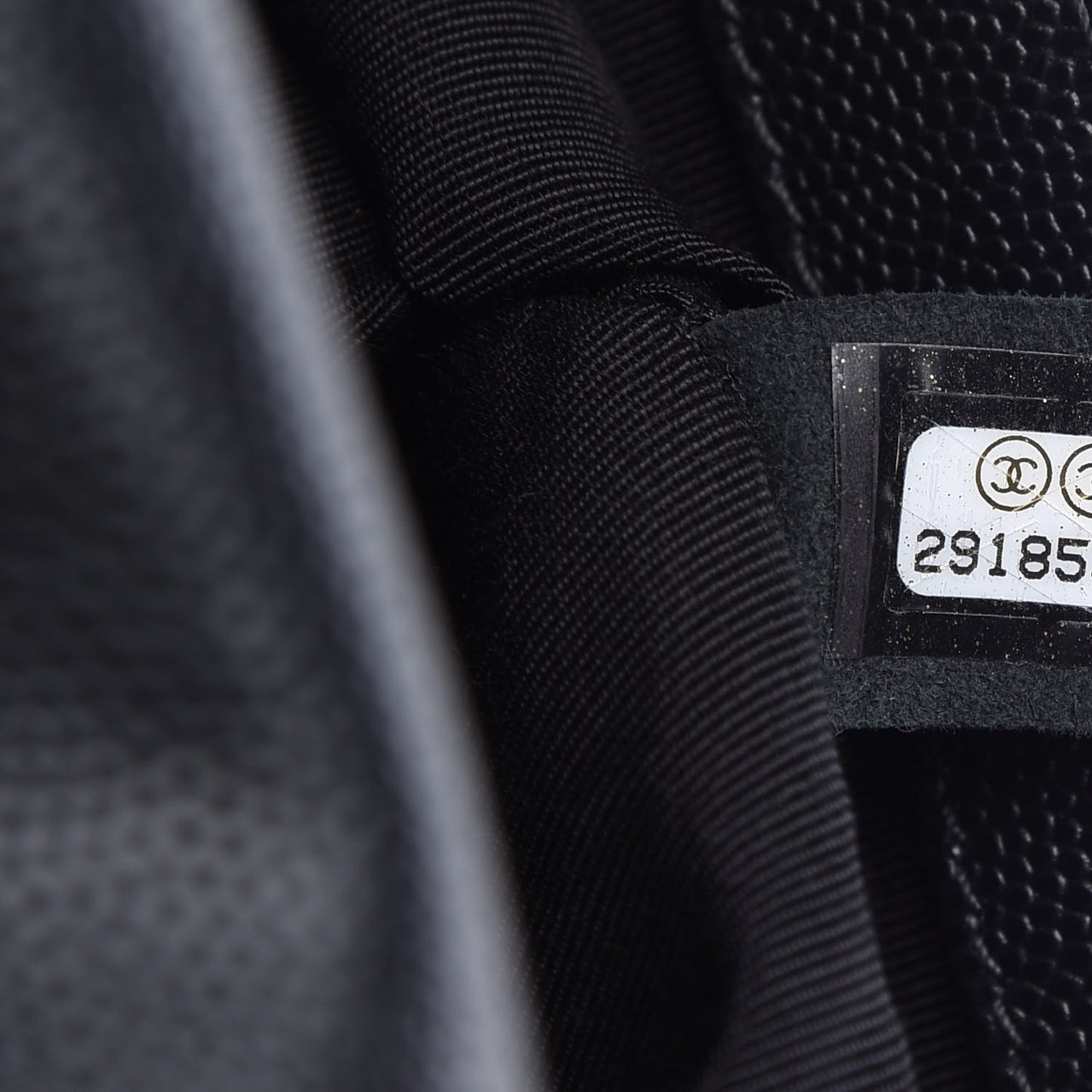 Caviar Quilted Medium Boy Flap Black