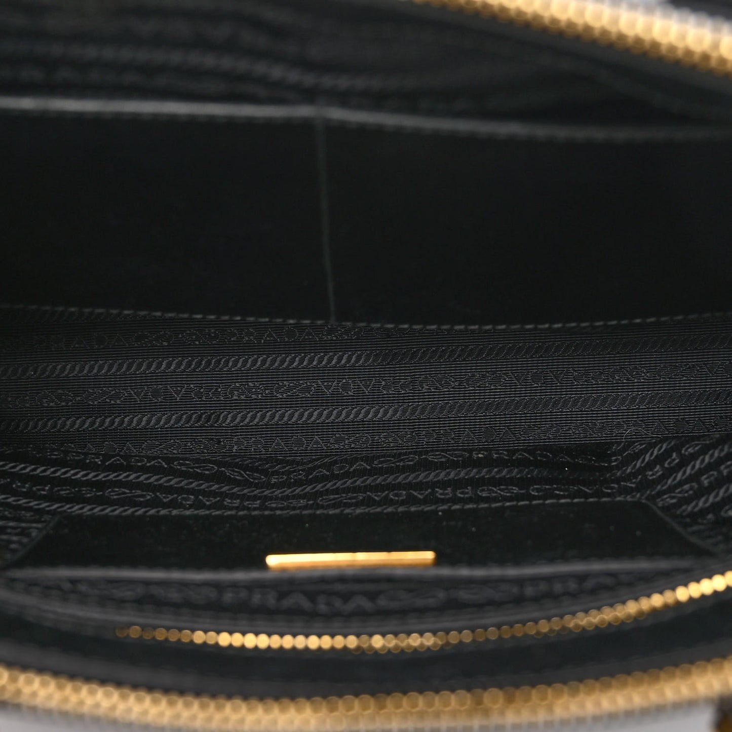 Saffiano Medium Galleria Double Zip Tote Black