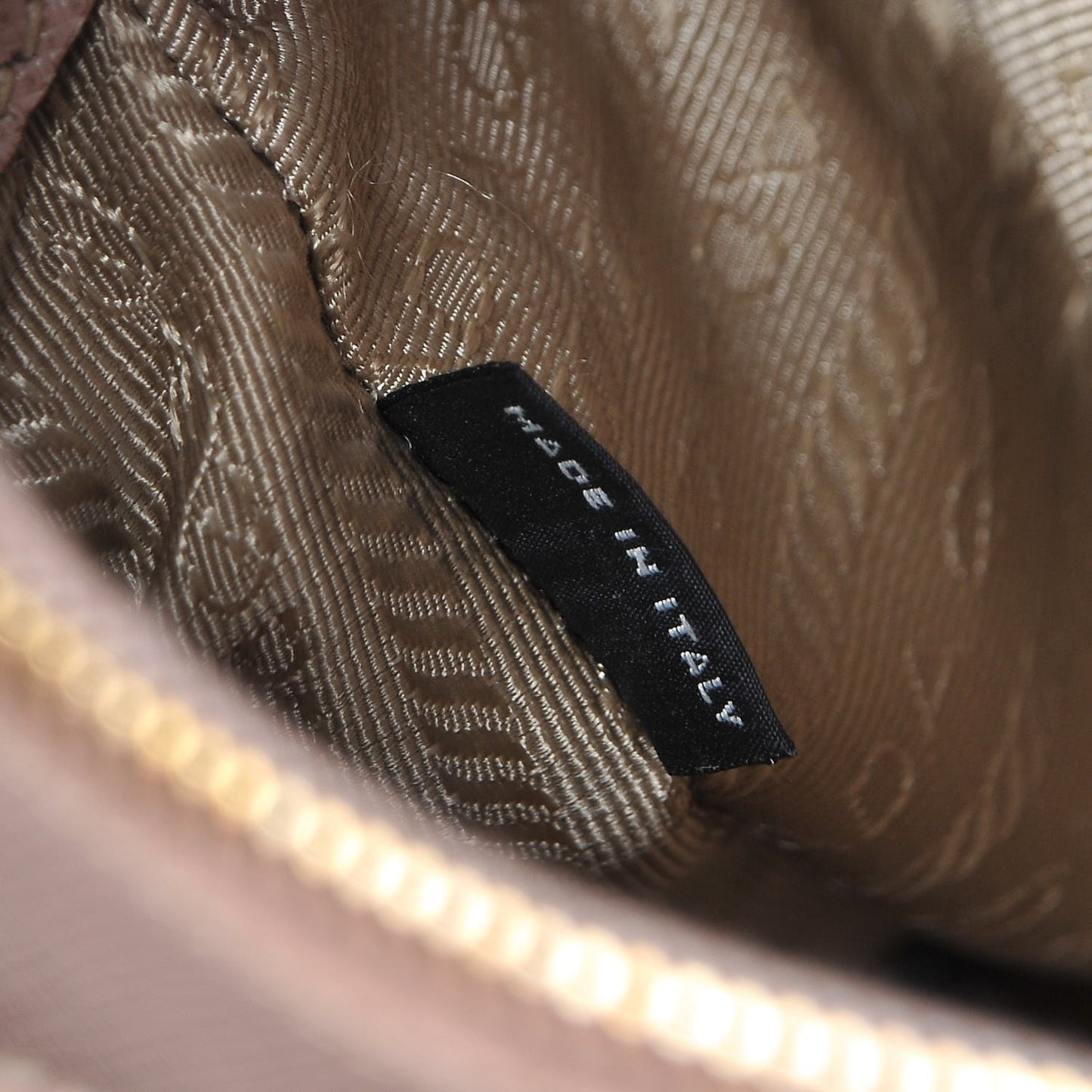 Saffiano Lux Medium Tote Cammeo