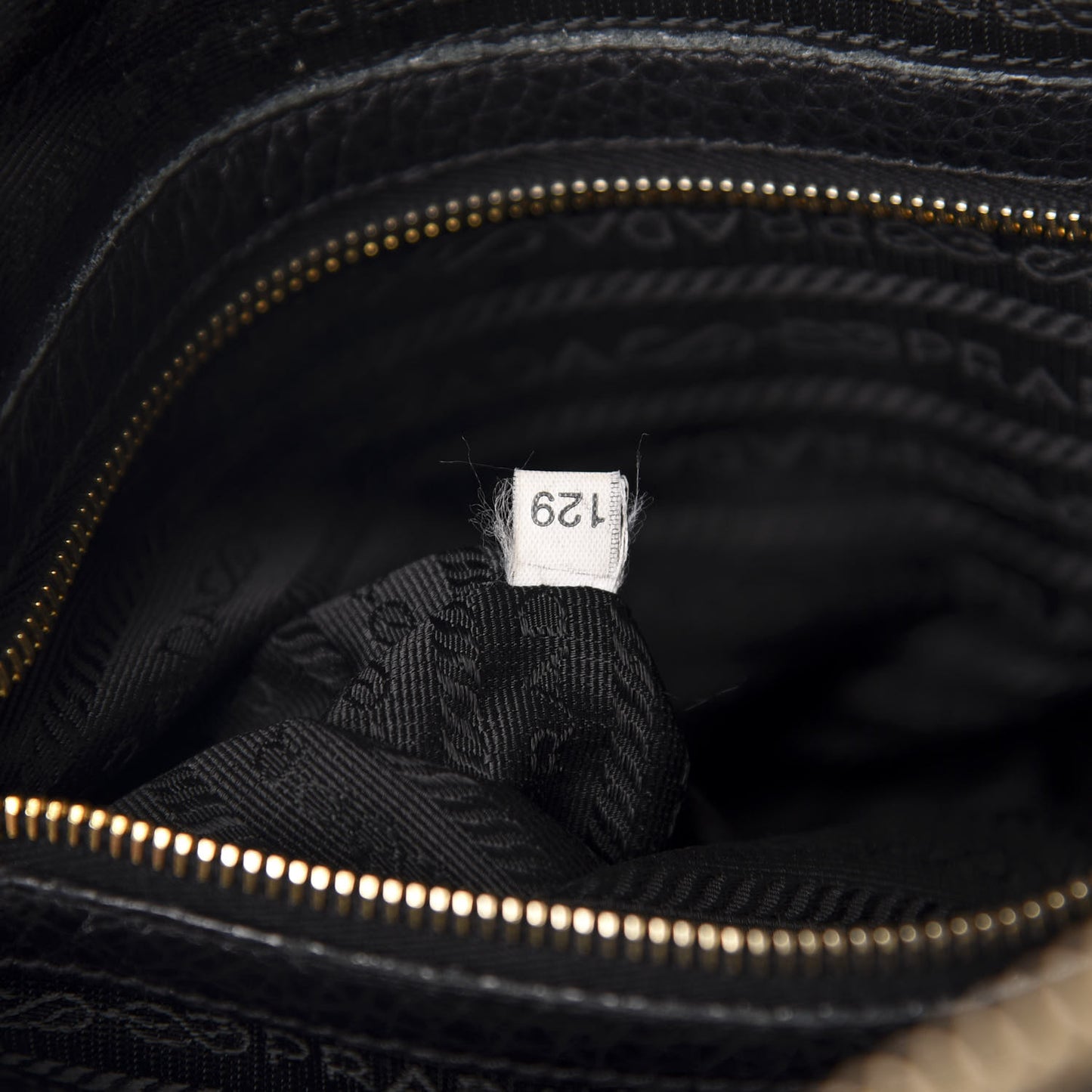 Vitello Daino Satchel Black