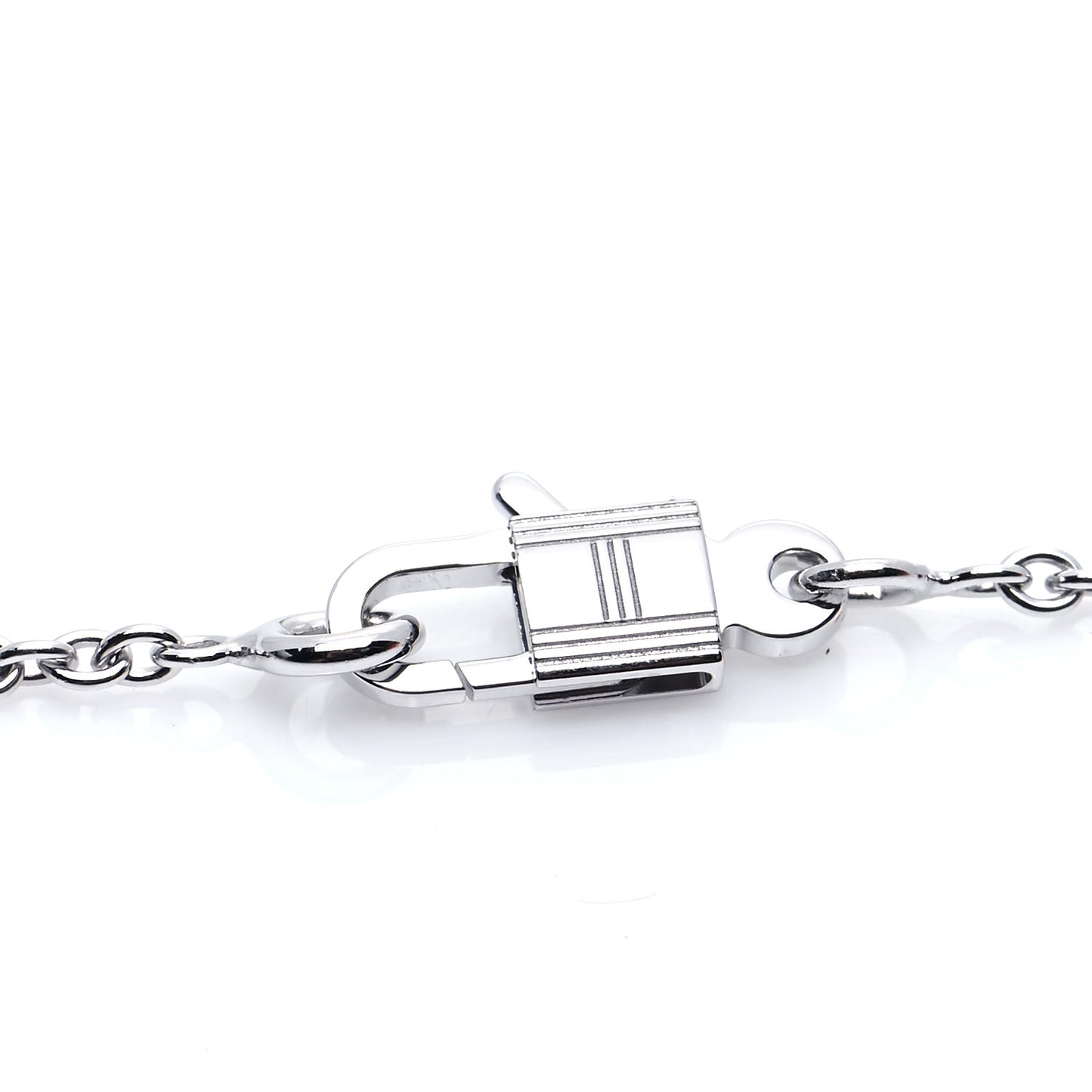 18K White Gold Diamond Amulettes Cadenas Pendant Necklace