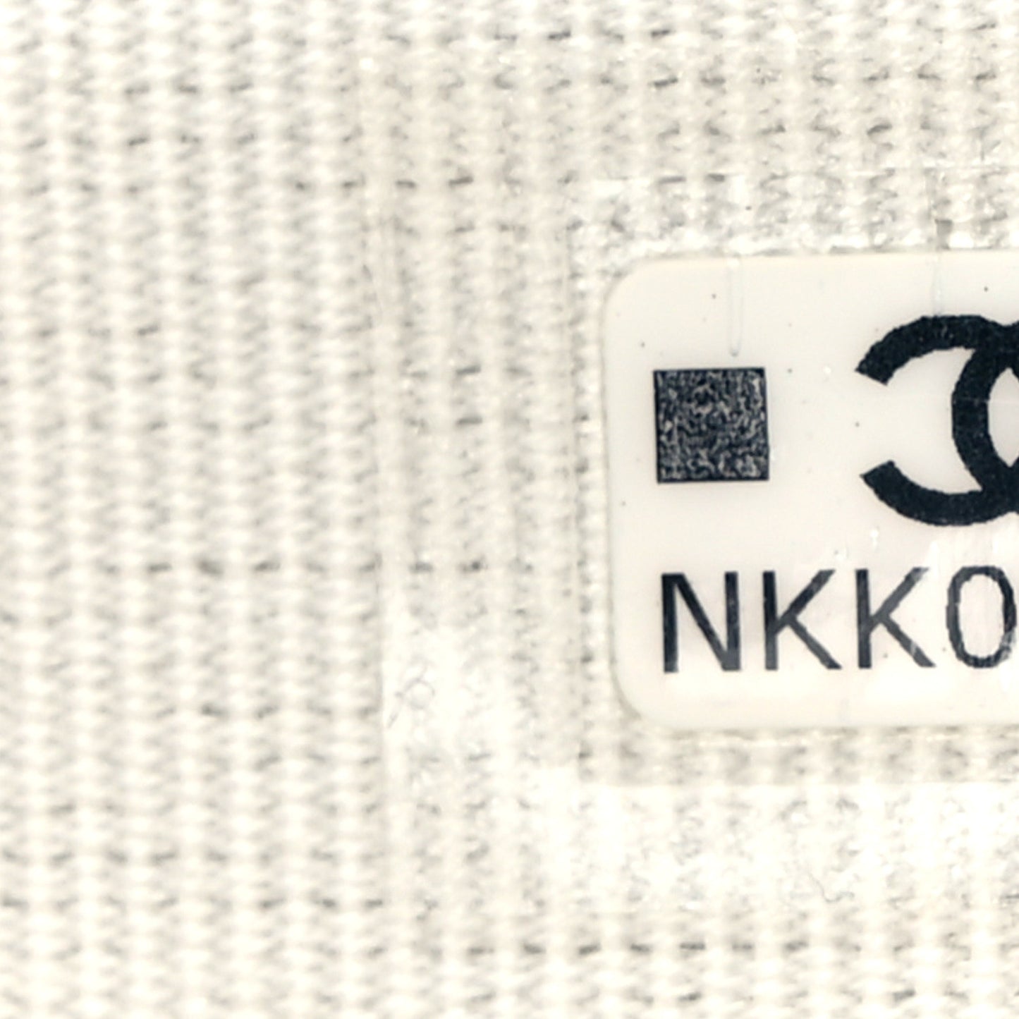 Caviar Quilted CC Zip Around Card Holder White