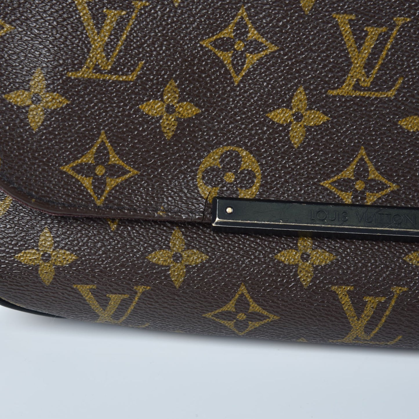 Monogram Macassar District PM
