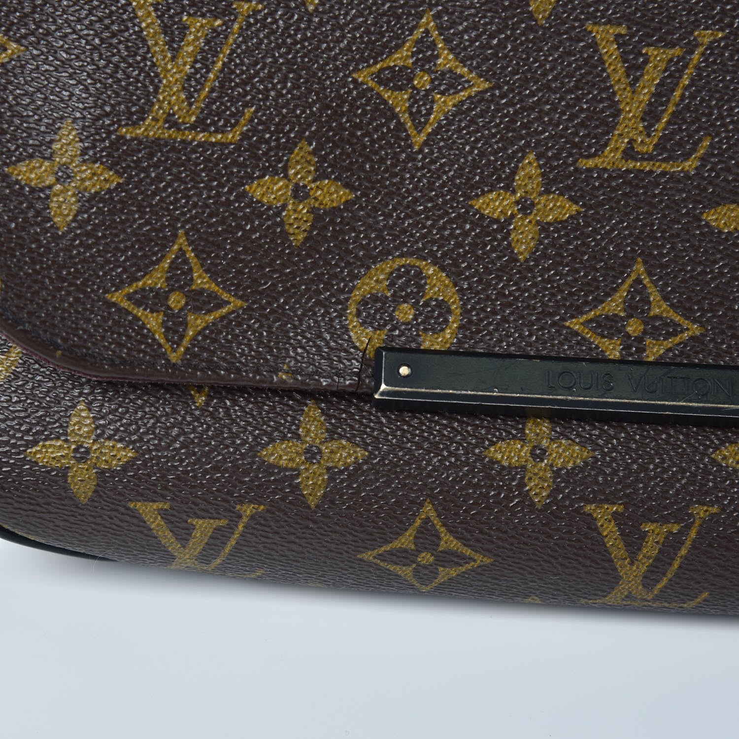 Louis Vuitton Monogram Macassar District PM 12 of 15