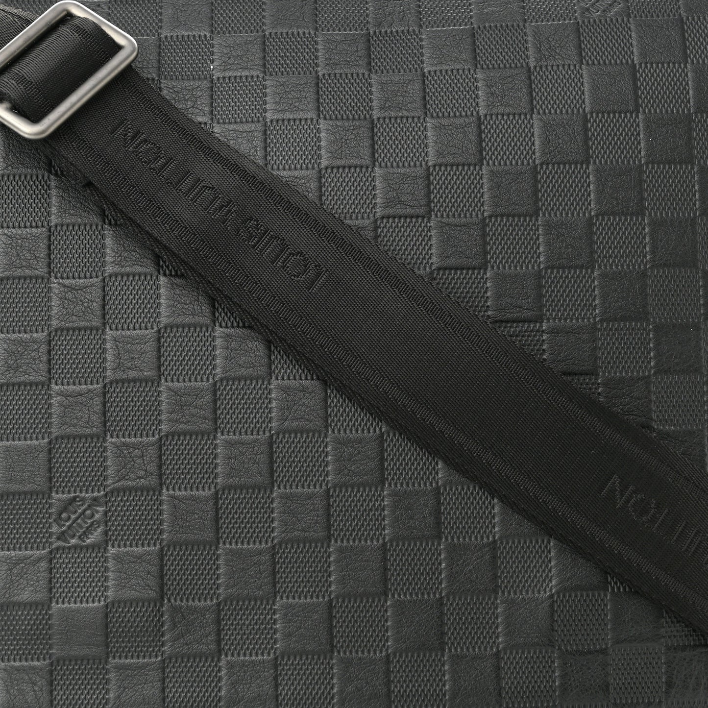 Damier Infini District MM Onyx
