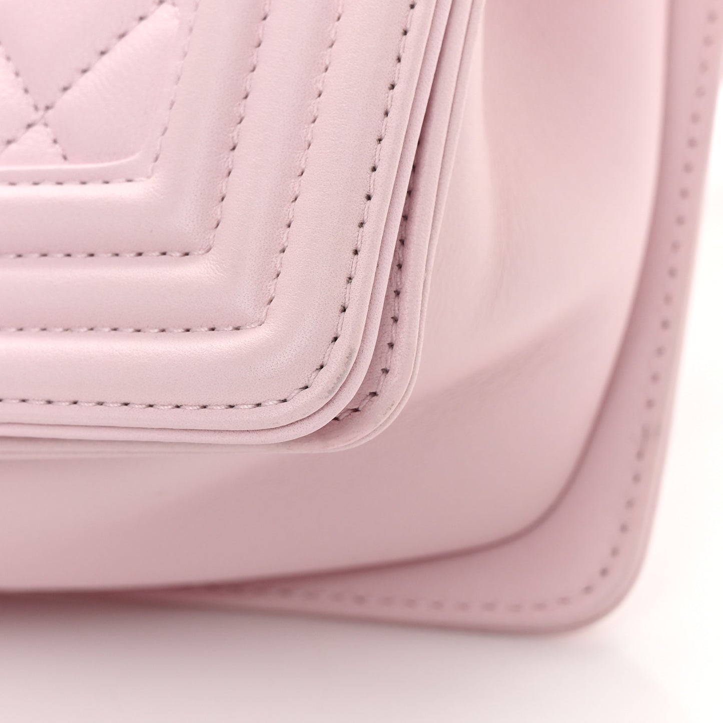 Lambskin Quilted Medium Boy Flap Light Pink