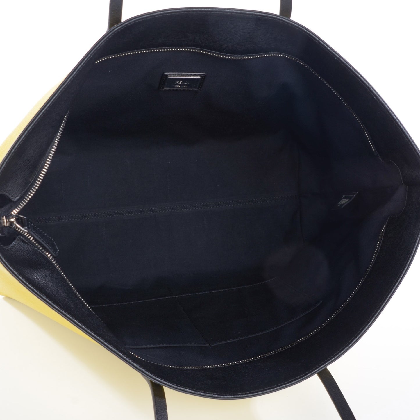 Vitello Elite Cuoio Monster Buggies Medium Roll Tote Cedro Black