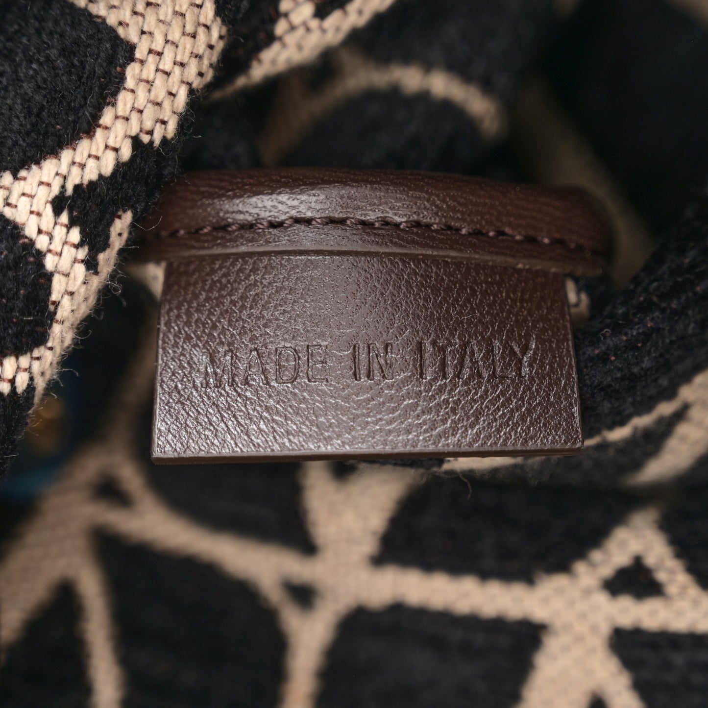 Toile Iconographe Nappa Mini Vlogo Signature Bucket Bag Naturale Black Fondant