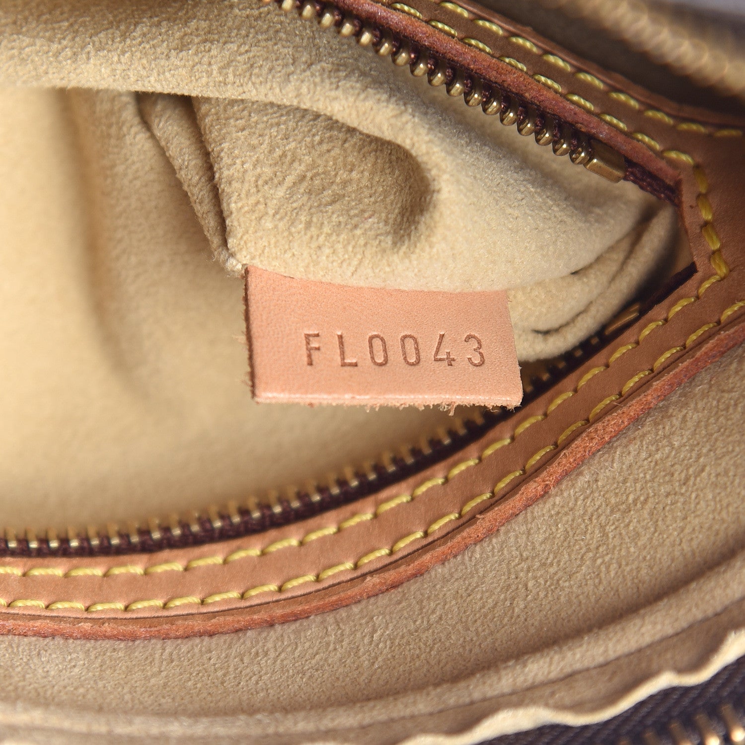Louis Vuitton Monogram Looping MM 7 of 10