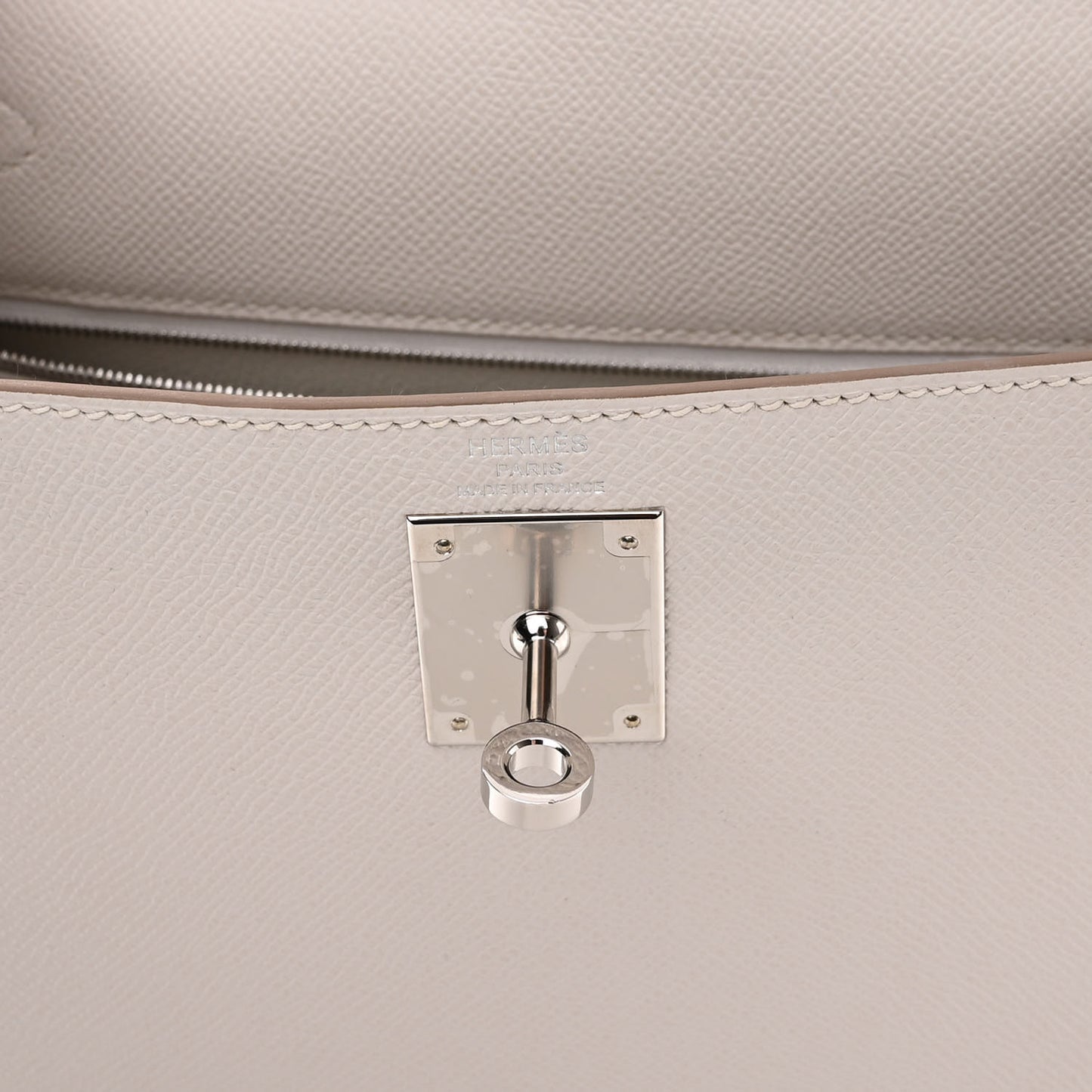 Epsom Kelly Sellier 28 Gris Pale