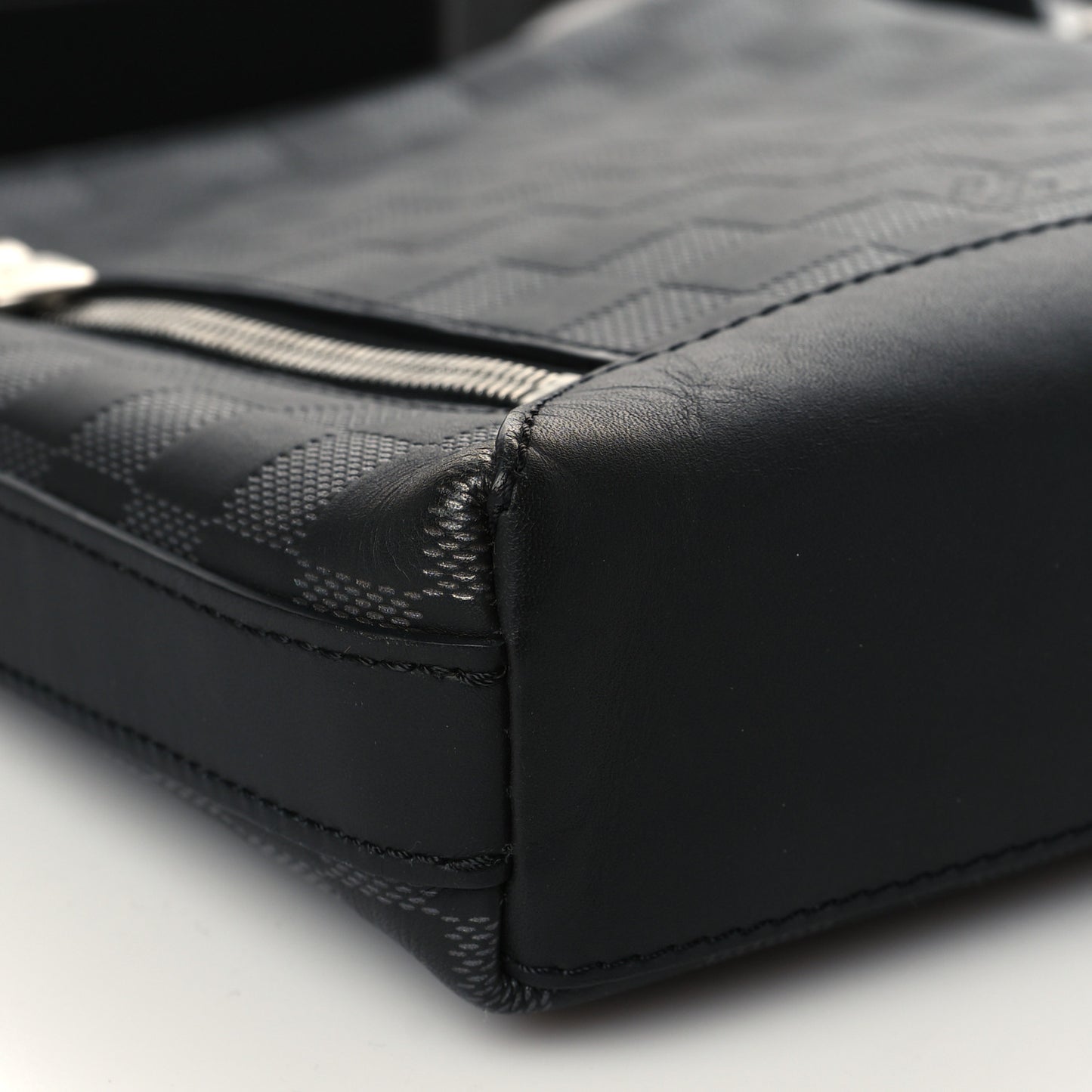 Damier Infini Discovery Messenger BB Onyx