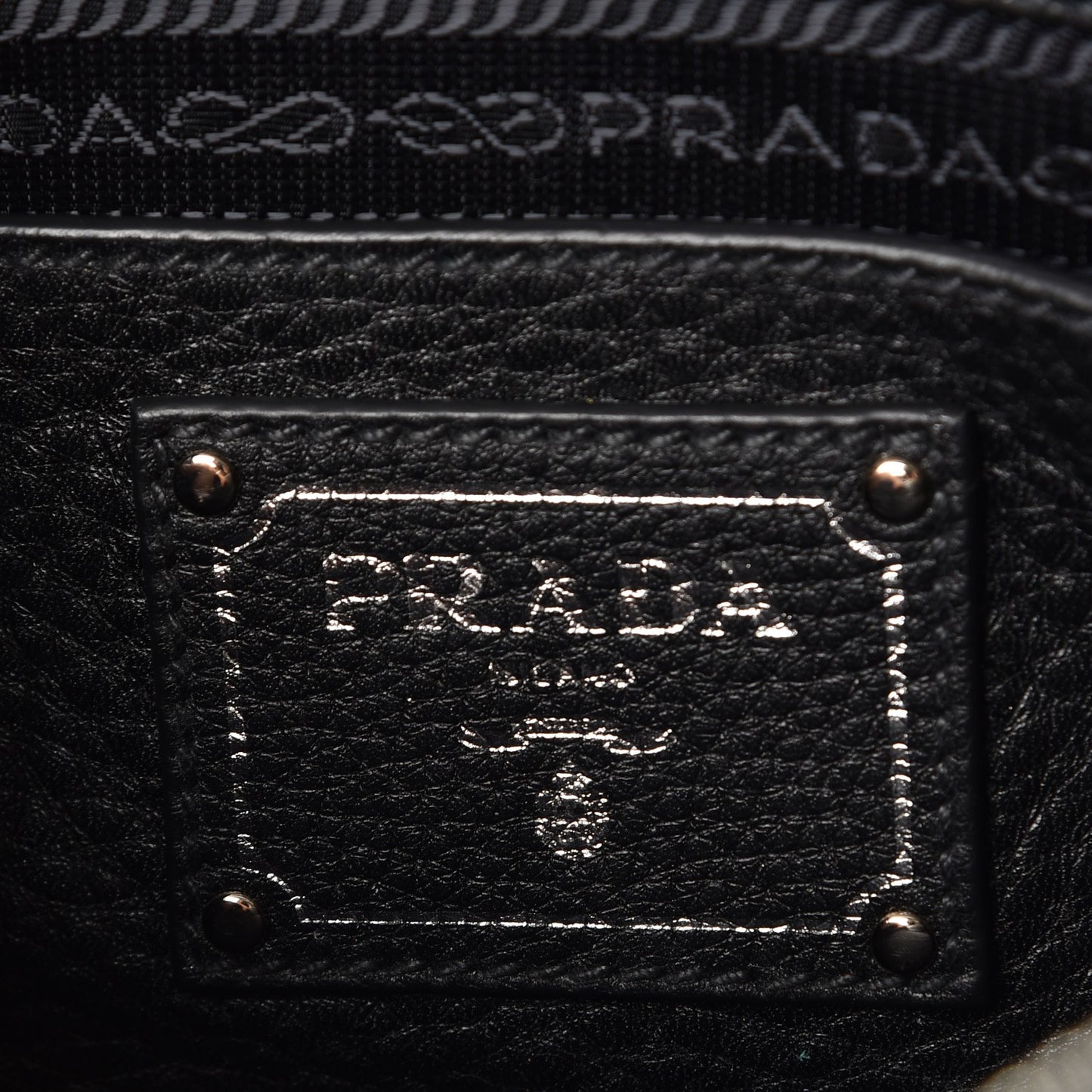 Vitello Daino Tote Nero Black