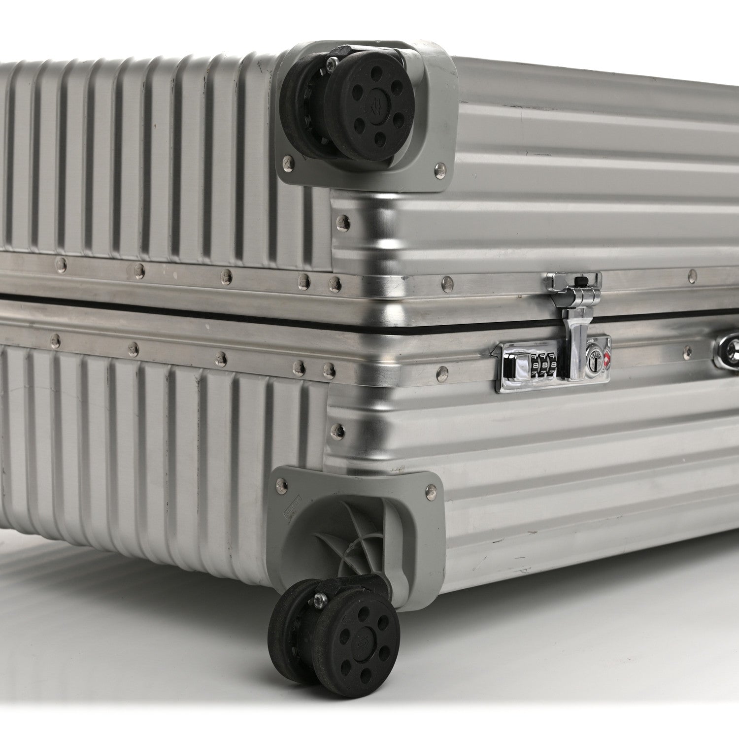 Rimowa Aluminum Classic Check-In L Silver 9 of 13