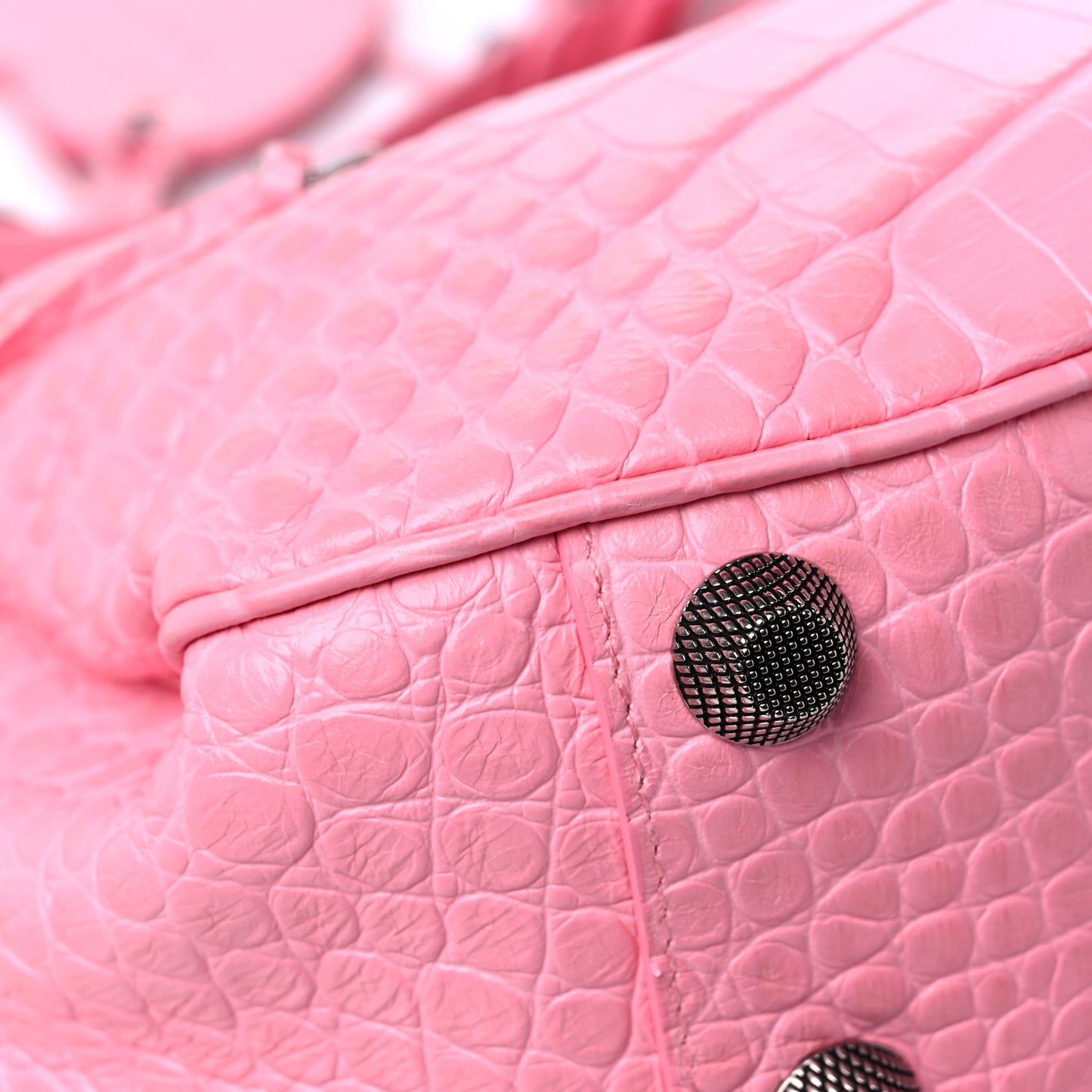 Extra Supple Calfskin Crocodile Embossed Small Le Cagole Shoulder Bag Sweet Pink