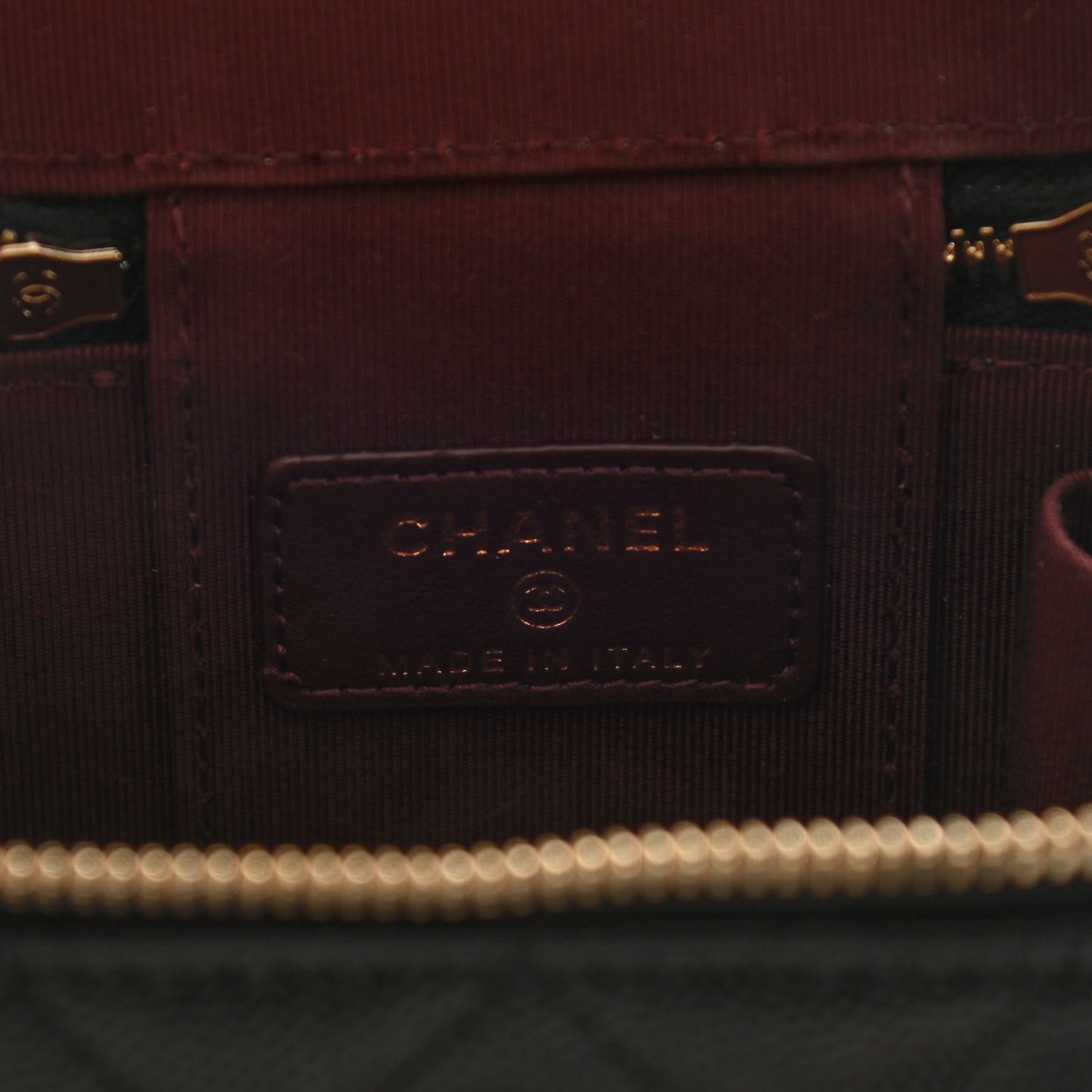 Caviar Quilted Mini Vanity Case With Chain Black
