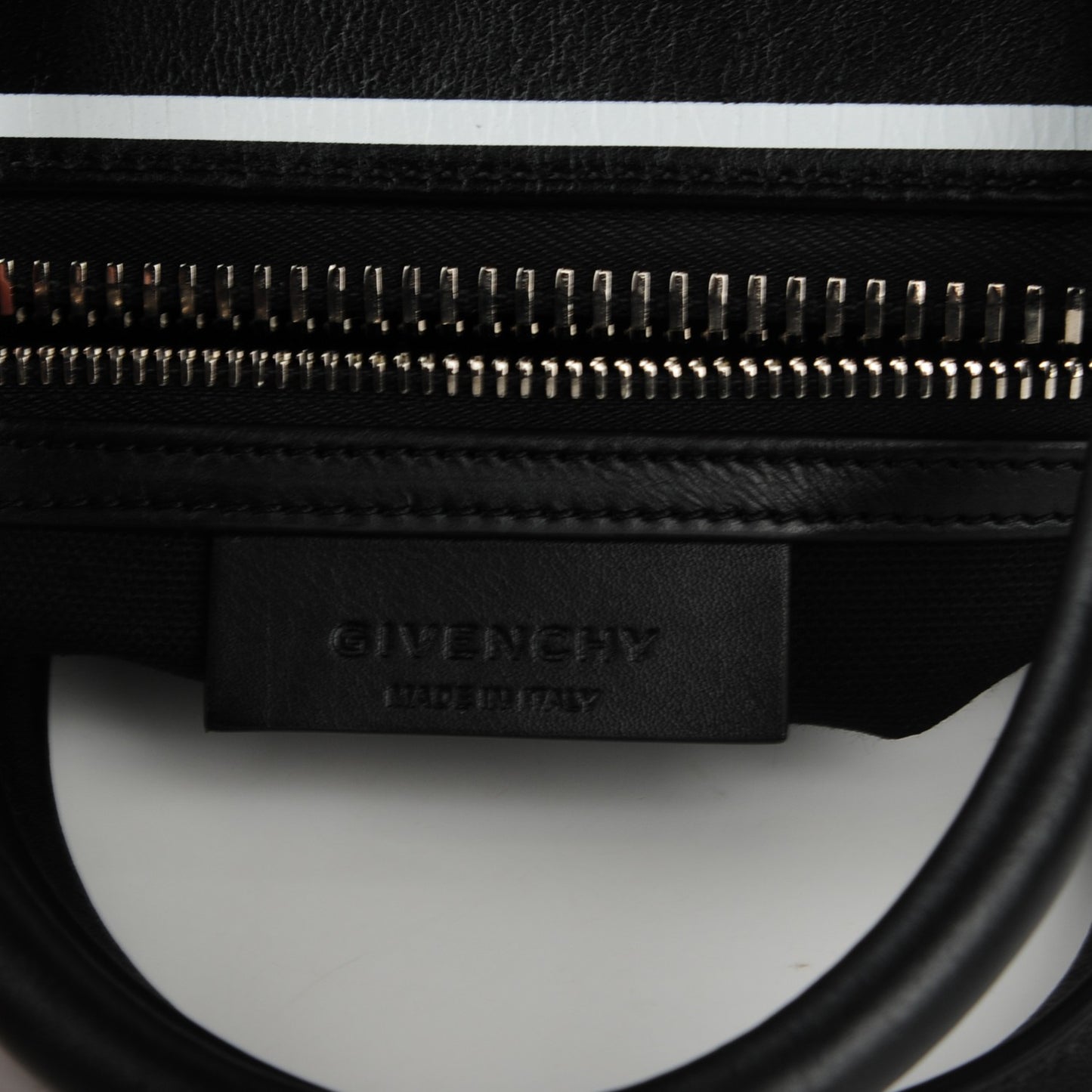 Calfskin Small Contrasted Frame Antigona Black