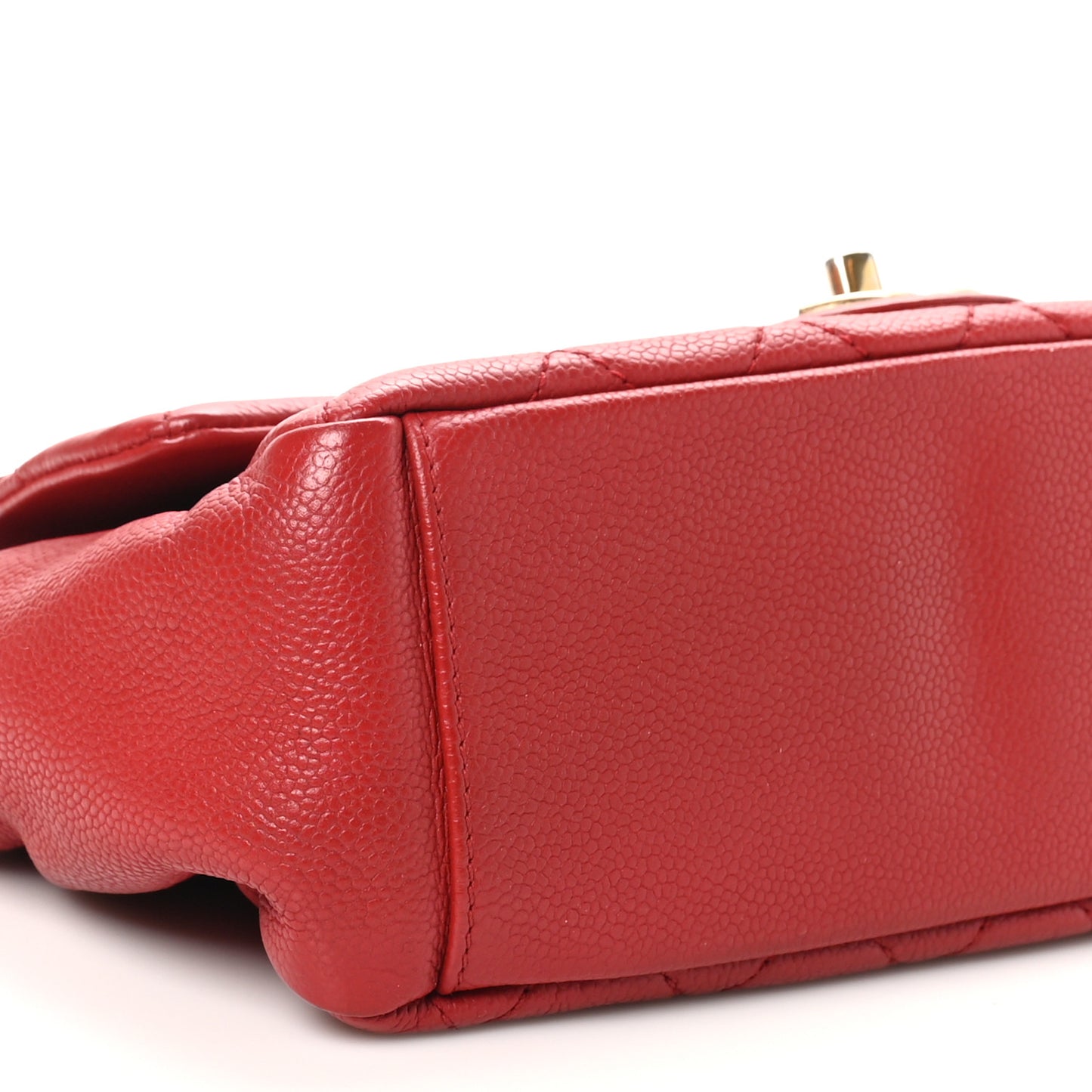 Iridescent Caviar Quilted Medium Chic Quilt Flap Red