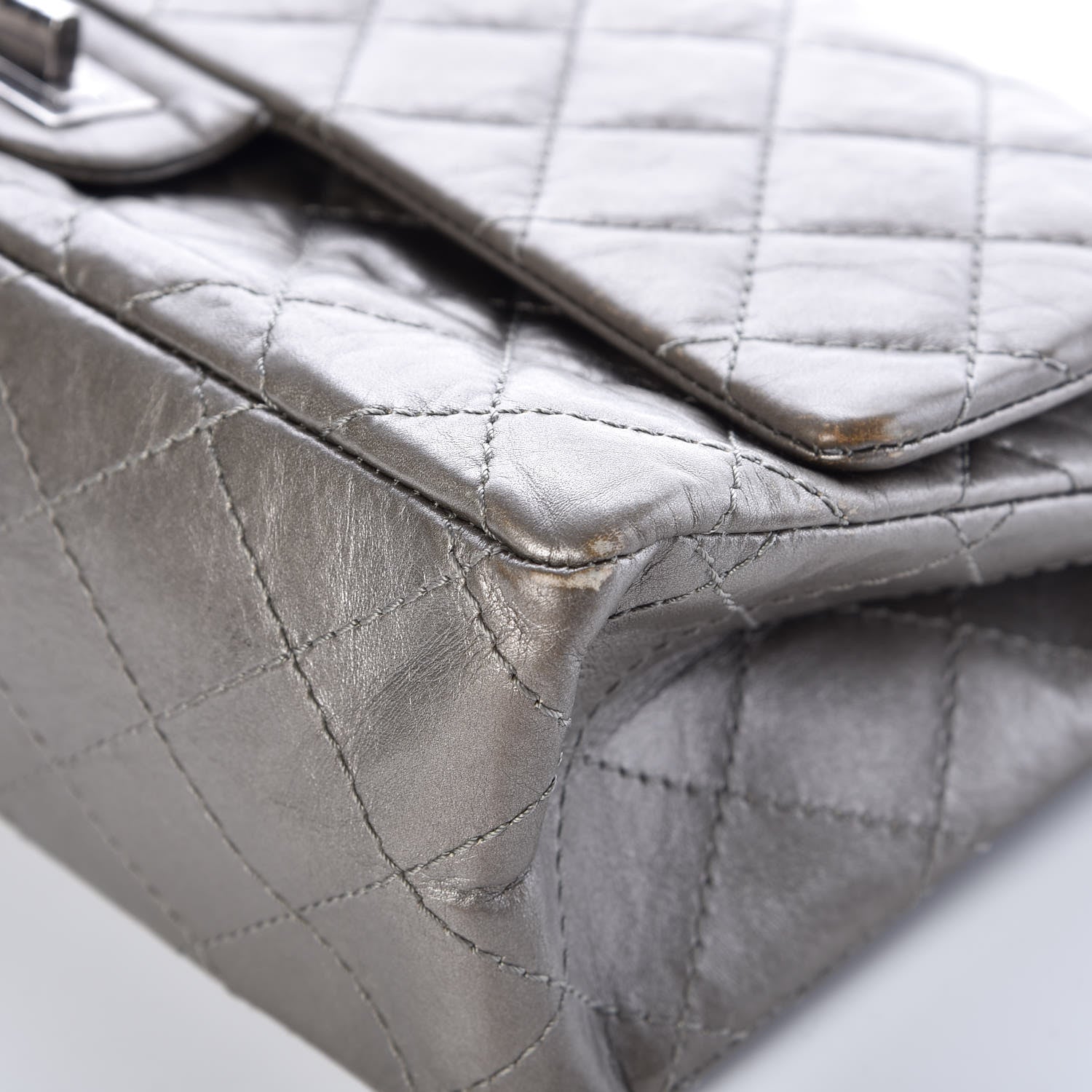 Chanel Metallic Aged Calfskin 2.55 Reissue 226 Flap Light Gold 9 of 15
