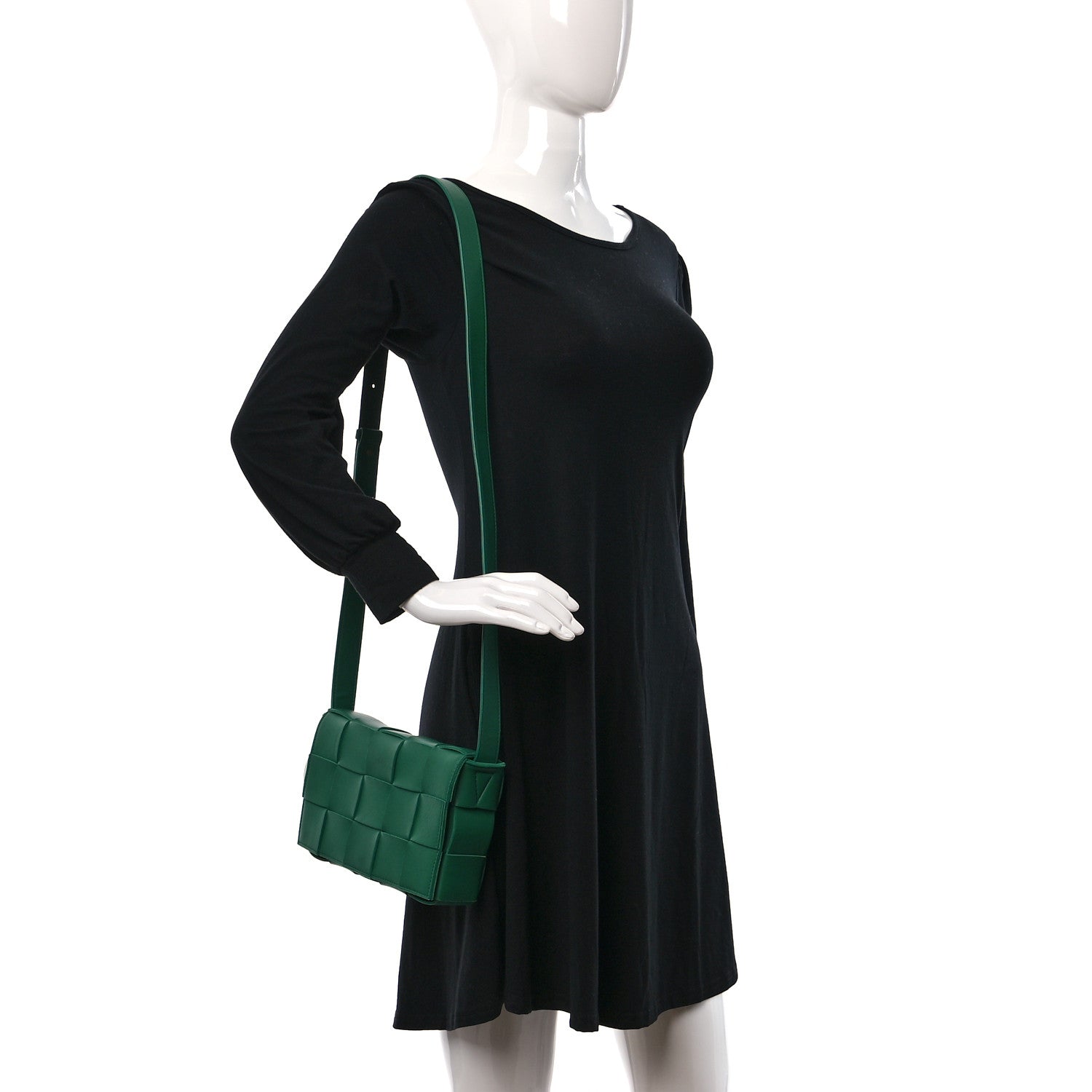 Bottega Veneta Lambskin Maxi Intrecciato Cassette Crossbody Bag Racing Green 2 of 12