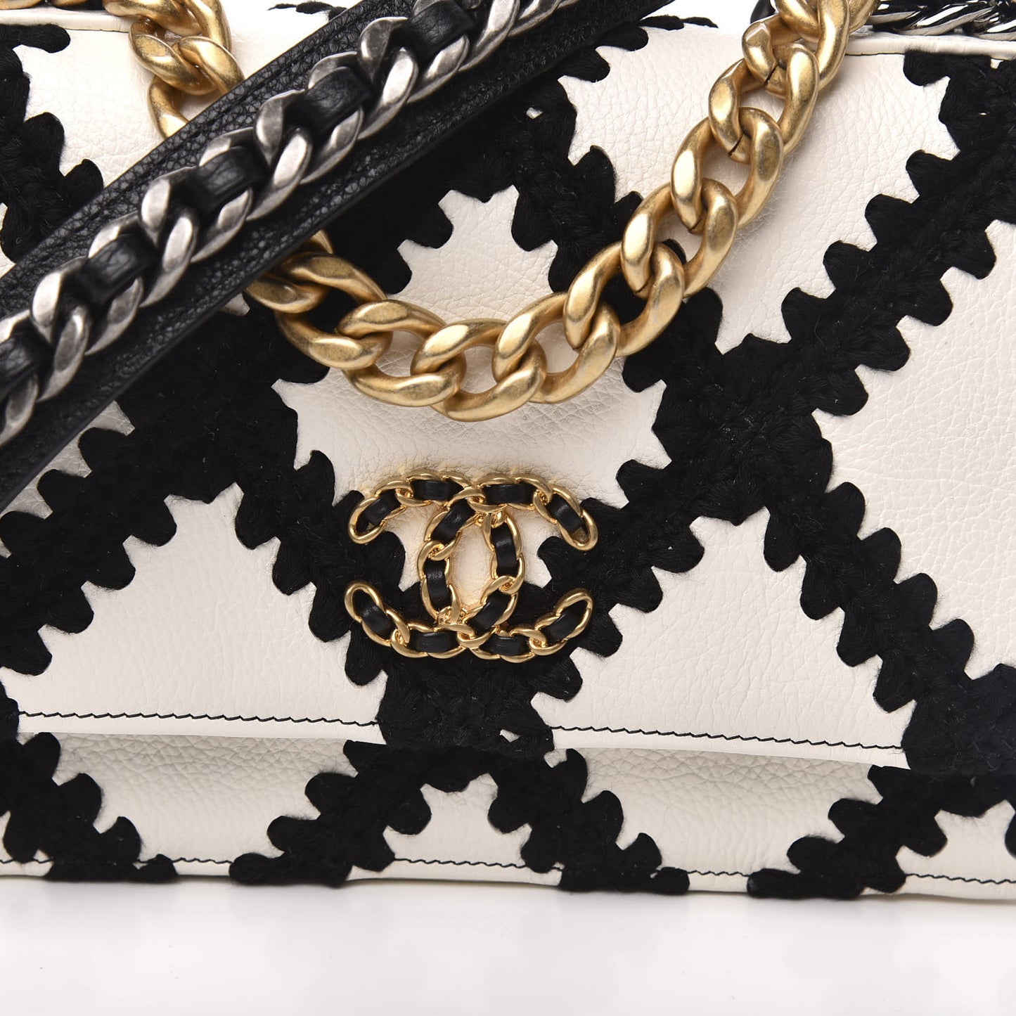 Calfskin Crochet 19 Wallet On Chain WOC White Black