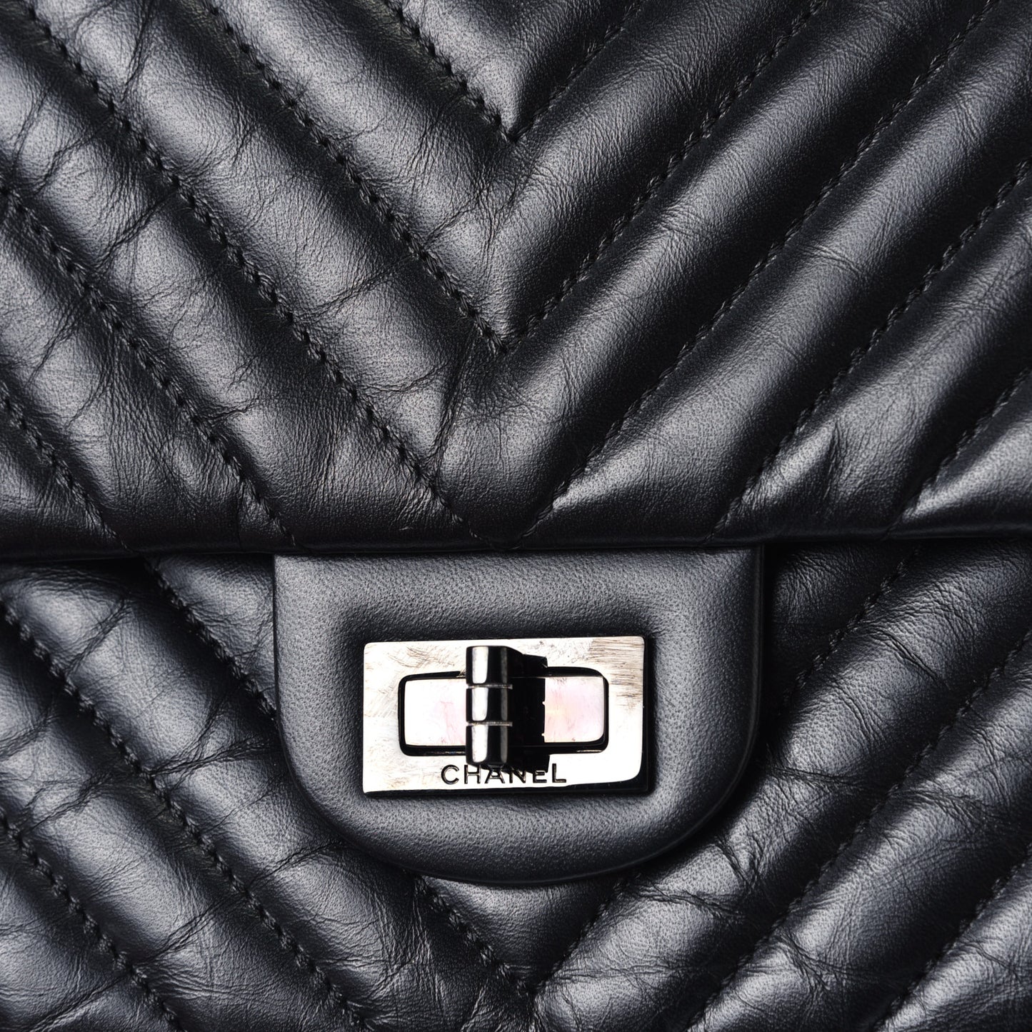 Aged Calfskin Chevron Quilted 2.55 Reissue 226 So Black