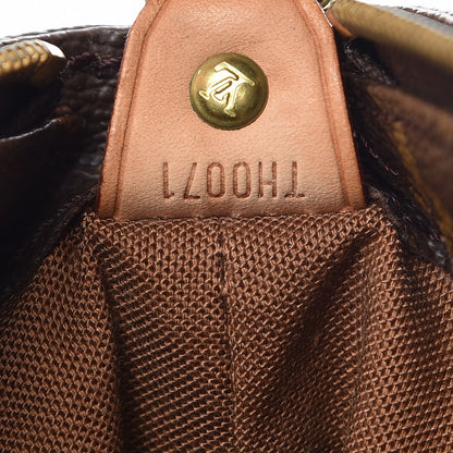 Louis Vuitton Monogram Cabas Mezzo 7 of 12