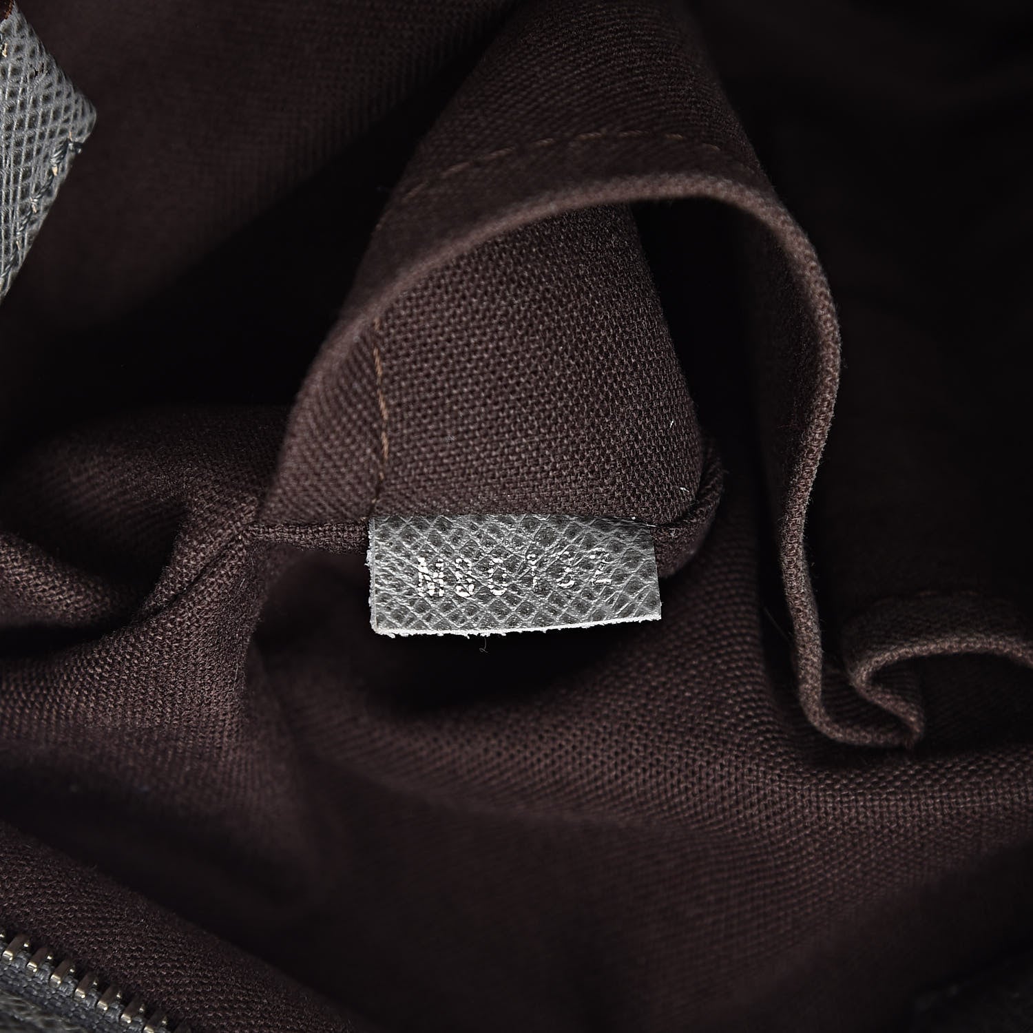 Louis Vuitton Taiga Sasha Messenger Glacier 7 of 14