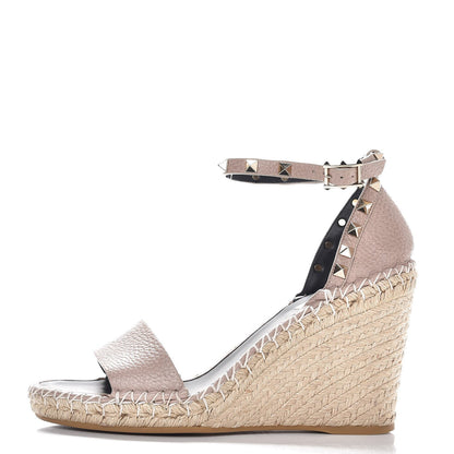 Valentino Garavani Grained Calfskin Rockstud Ankle Strap Espadrille Wedge Sandals 40 Poudre 1 of 8
