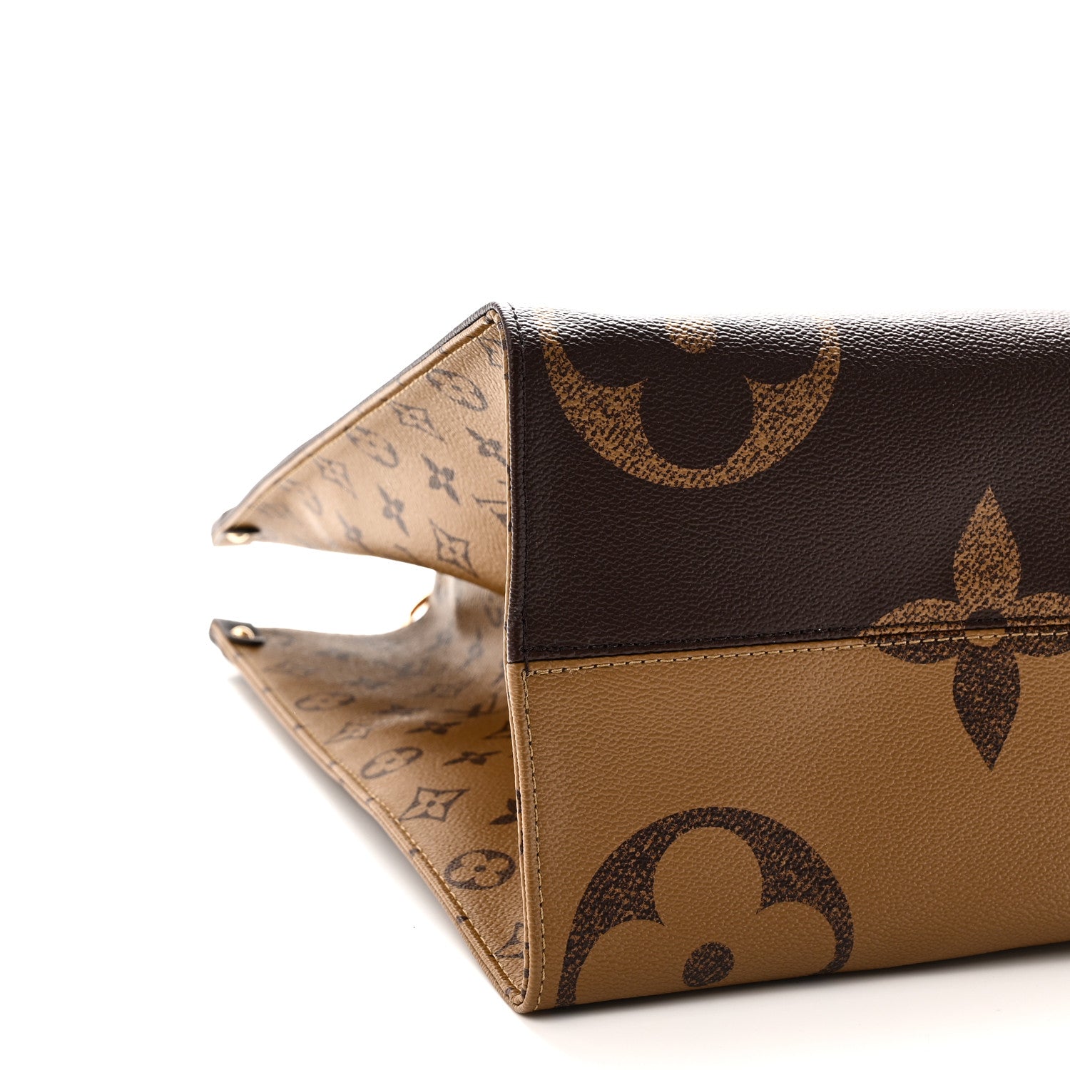 Louis Vuitton Reverse Monogram Giant Onthego Voyage 8 of 9
