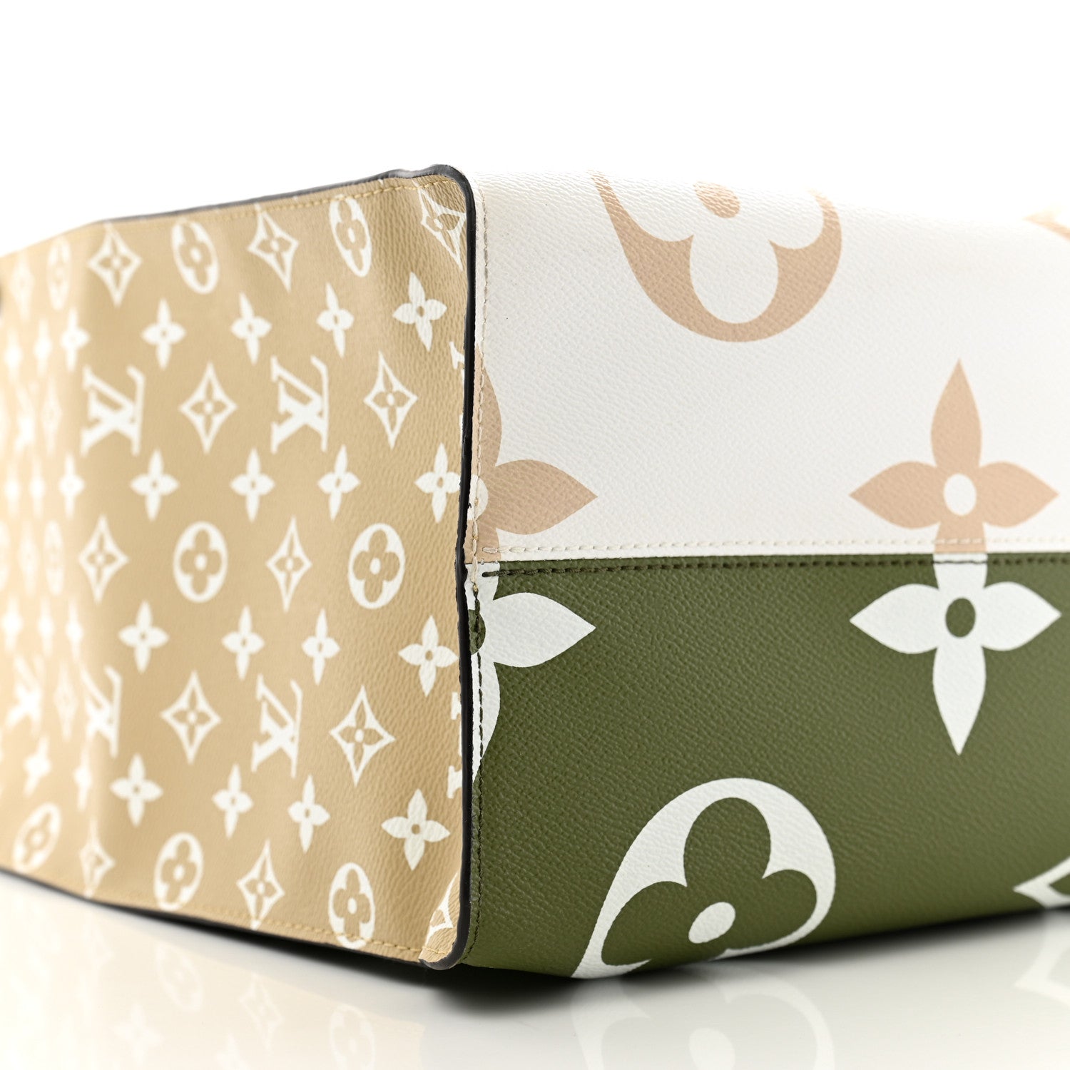 Louis Vuitton Monogram Giant Onthego GM Kaki Beige 9 of 12