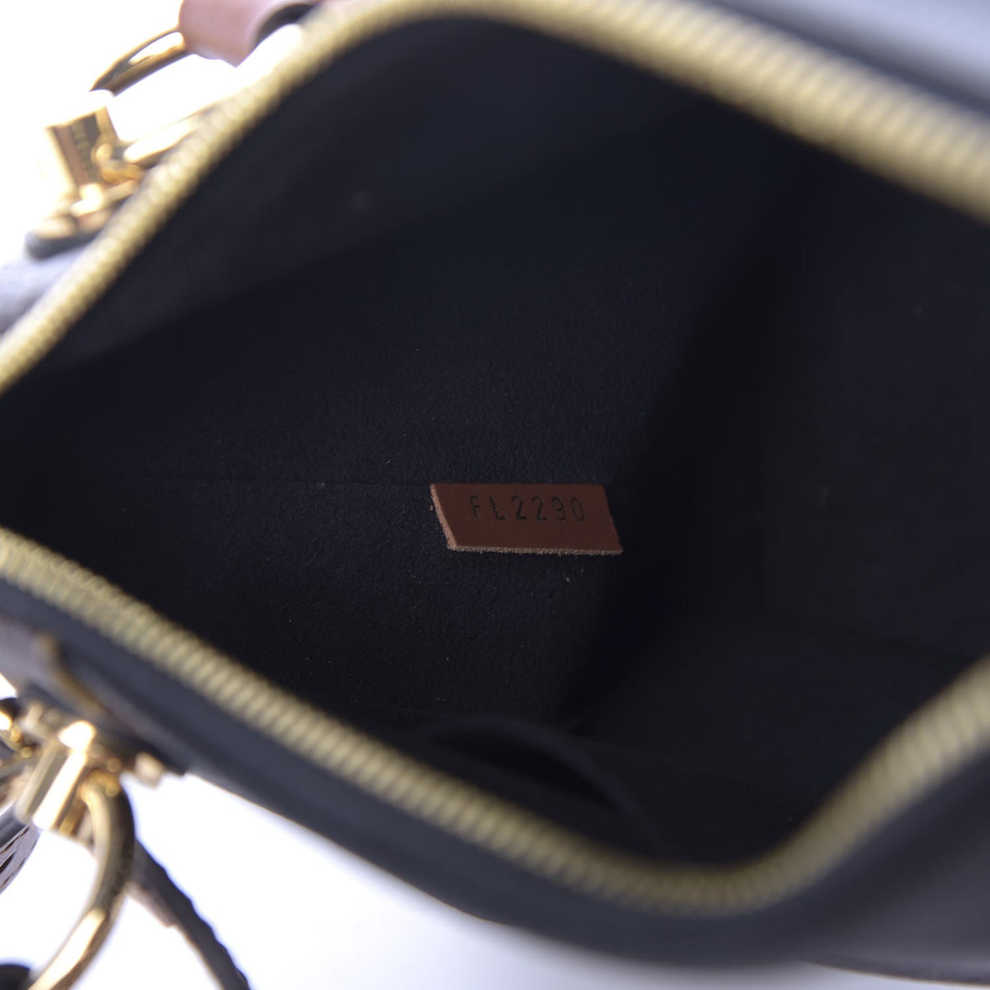 Monogram V Tote BB Black