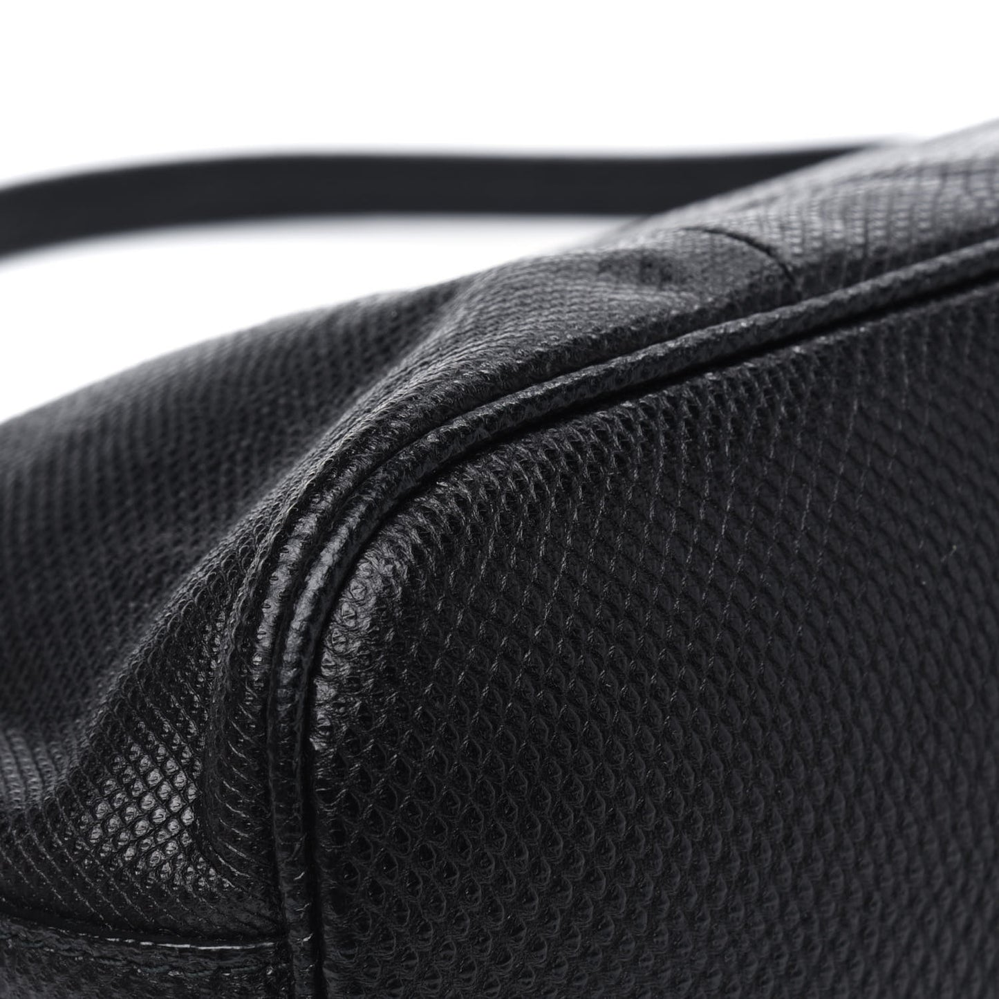 Calfskin Lizard Embossed Boat Pochette Black
