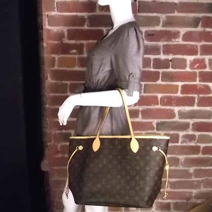 Louis Vuitton Monogram Neverfull MM 2 of 9