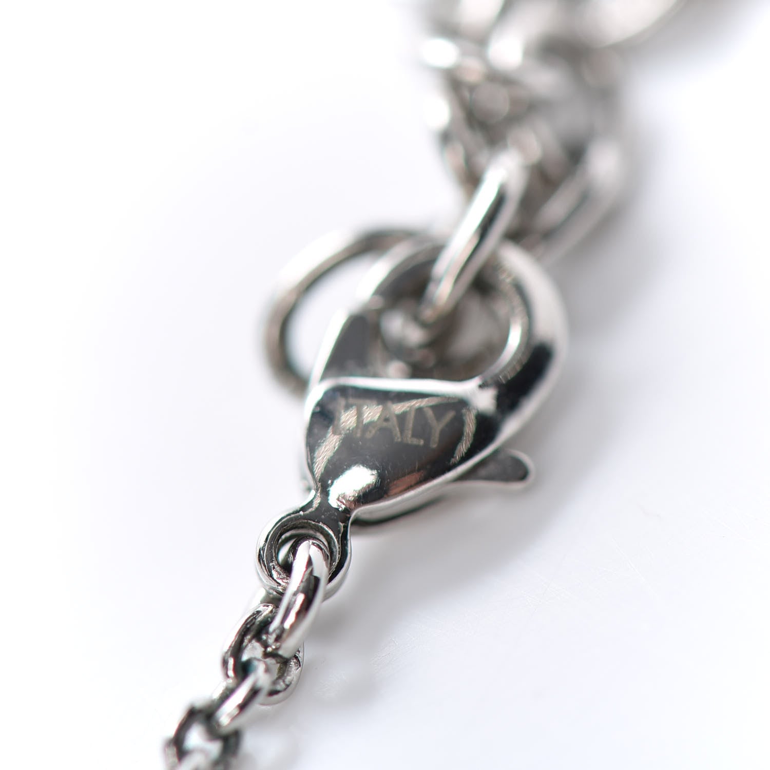 Louis Vuitton Essential V Necklace Silver 5 of 5