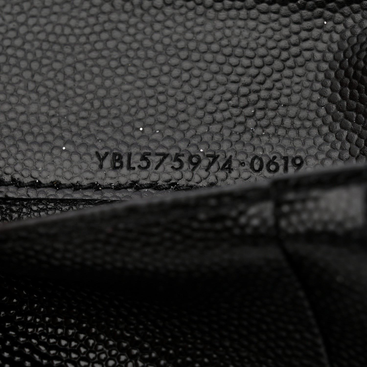 Saint Laurent Grain De Poudre Matelasse Chevron Monogram Zipped Two-Part Wallet Black 7 of 10