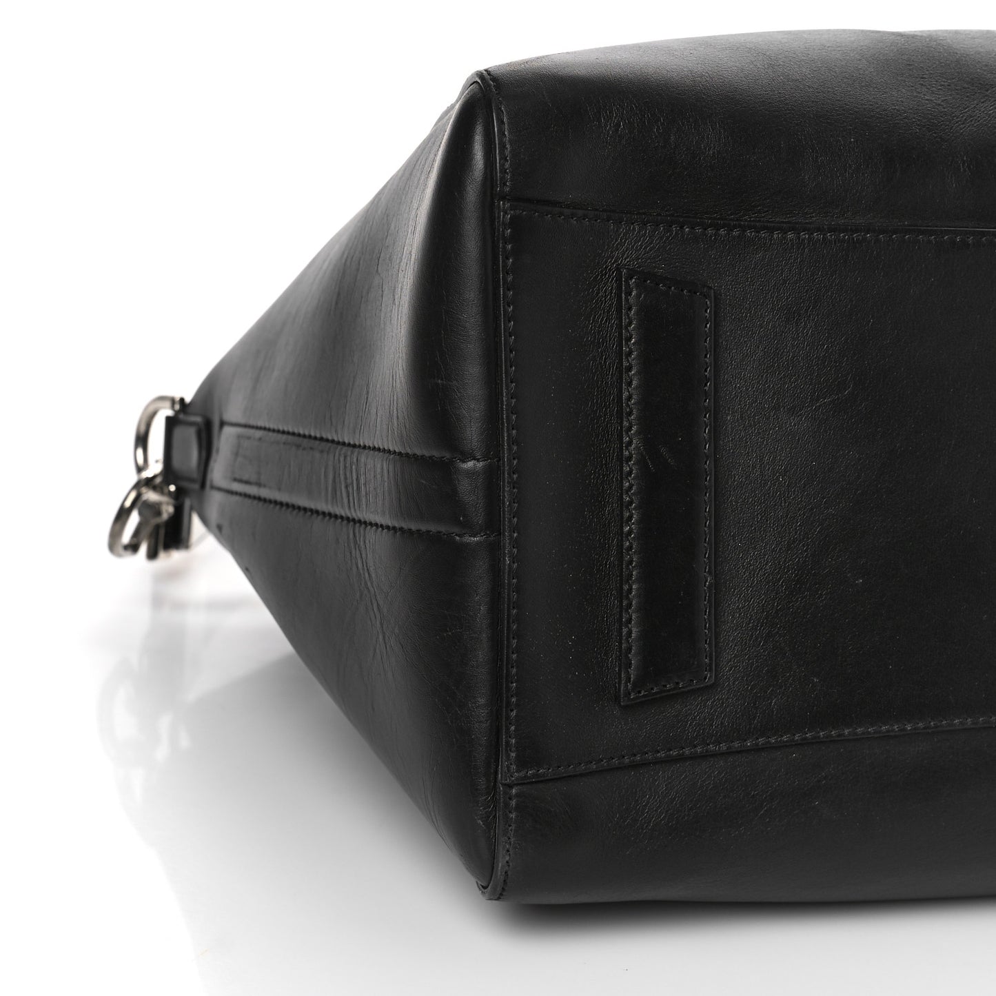 Smooth Calfskin Medium Antigona Black