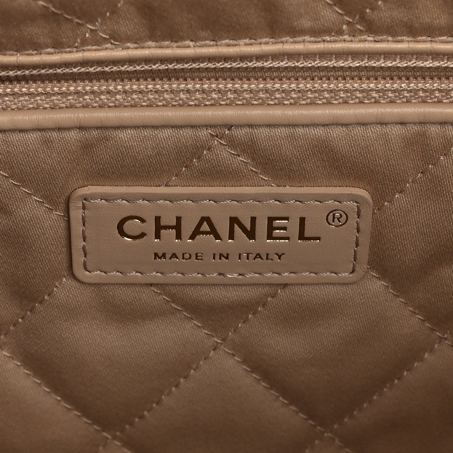 Chanel Shiny Calfskin Quilted Chanel 22 White 7 of 10