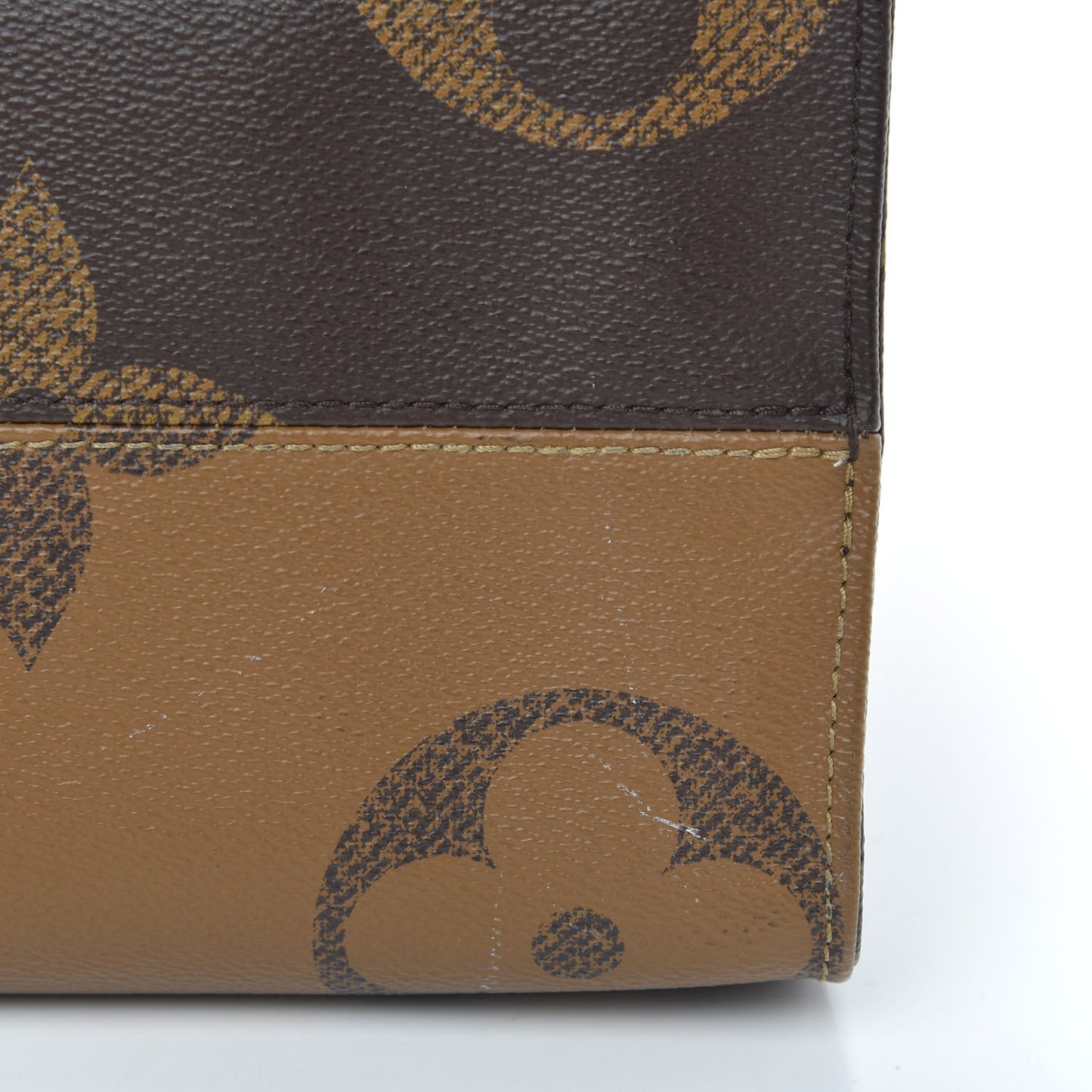 Reverse Monogram Giant Onthego MM