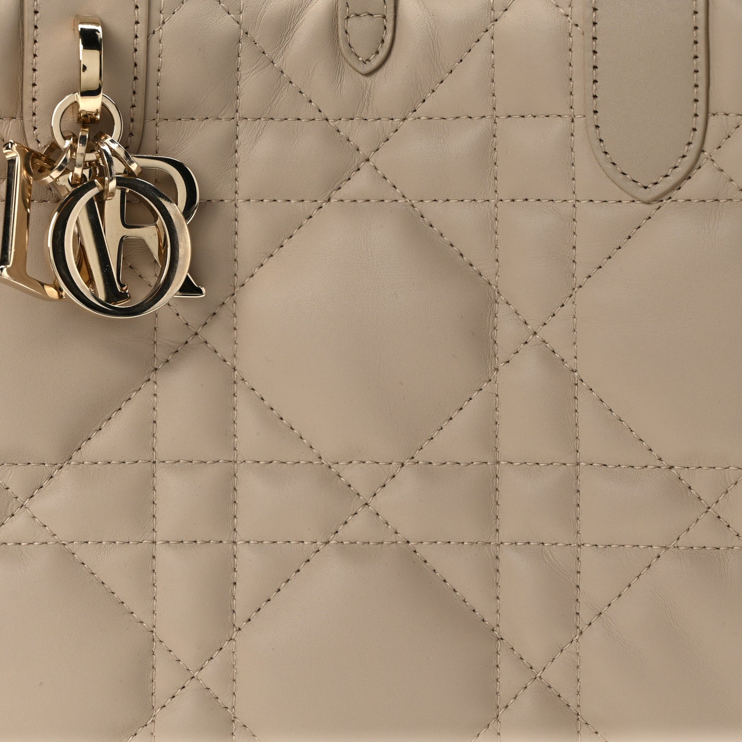 Calfskin Macrocannage Medium Toujour Powder Beige