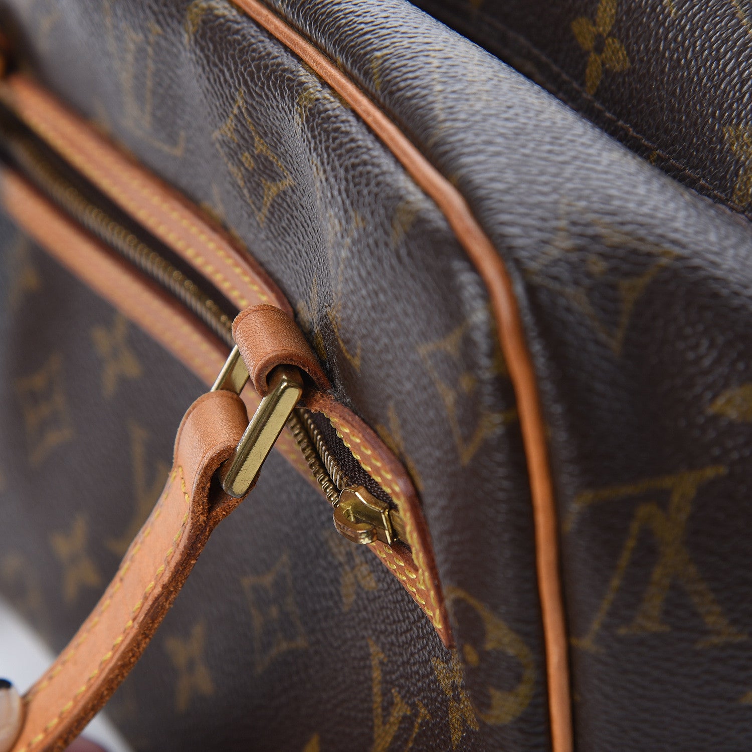 Louis Vuitton Monogram Cite MM 23 of 25