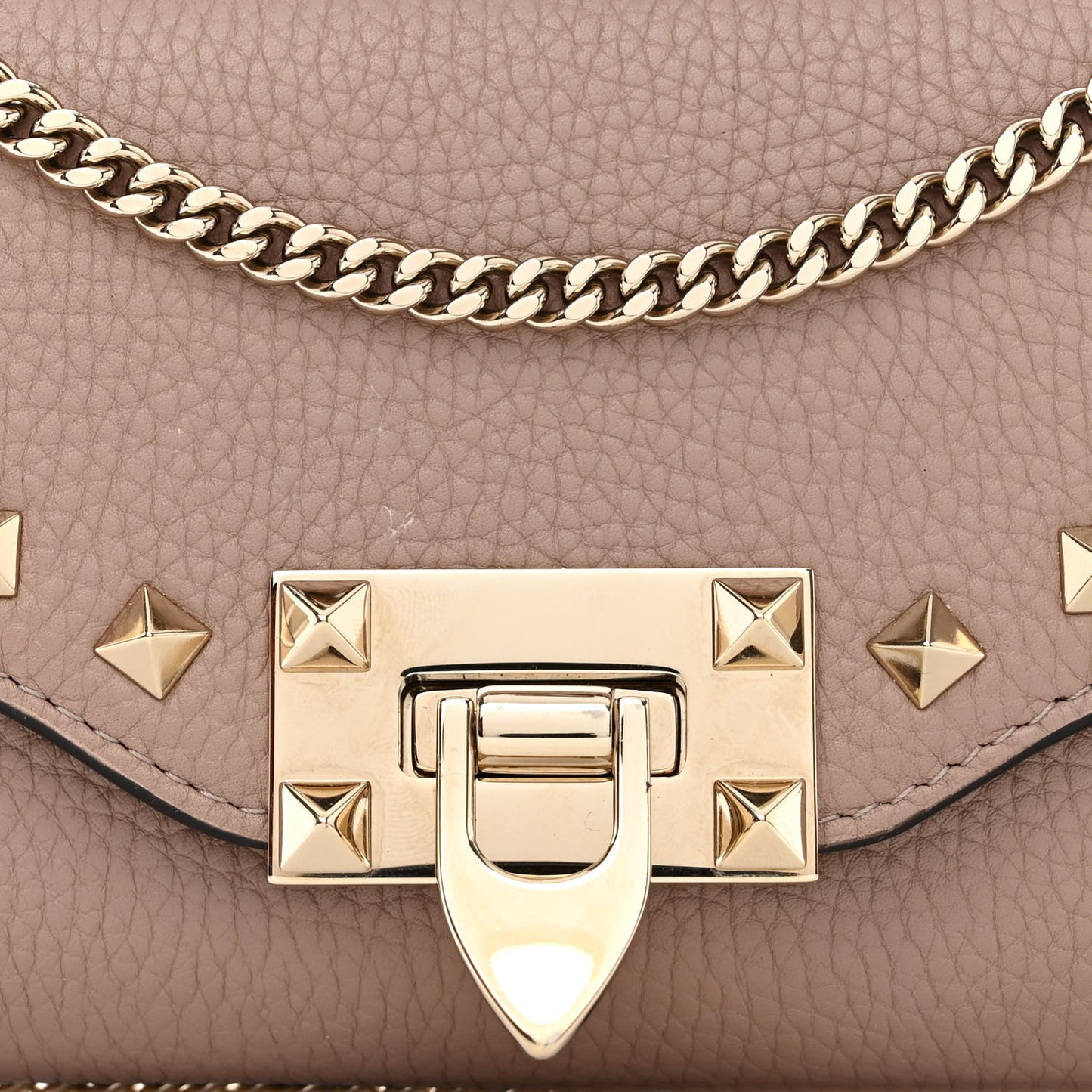 Pebbled Calfskin Rockstud Flip Lock Wallet On Chain Poudre