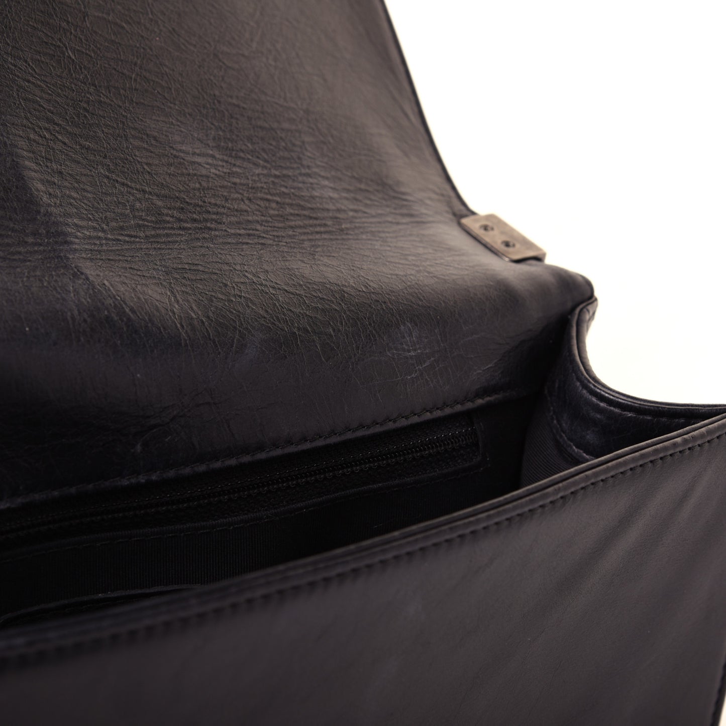 Calfskin Embossed Stitch Large Boy Flap Black