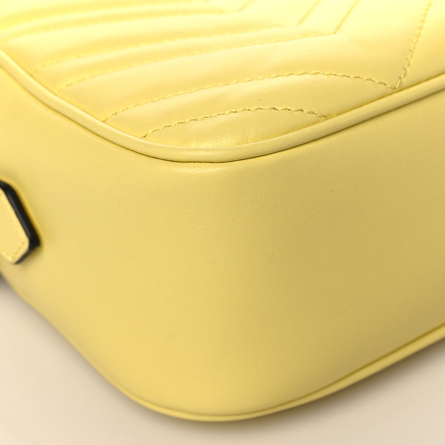 Calfskin Matelasse Small GG Marmont Chain Shoulder Bag Banana