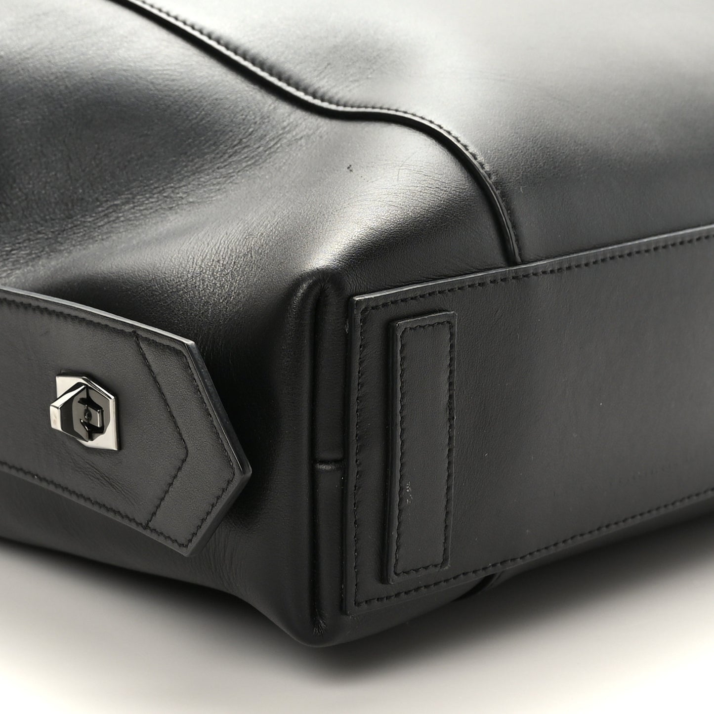 Smooth Calfskin Medium Soft Antigona Black