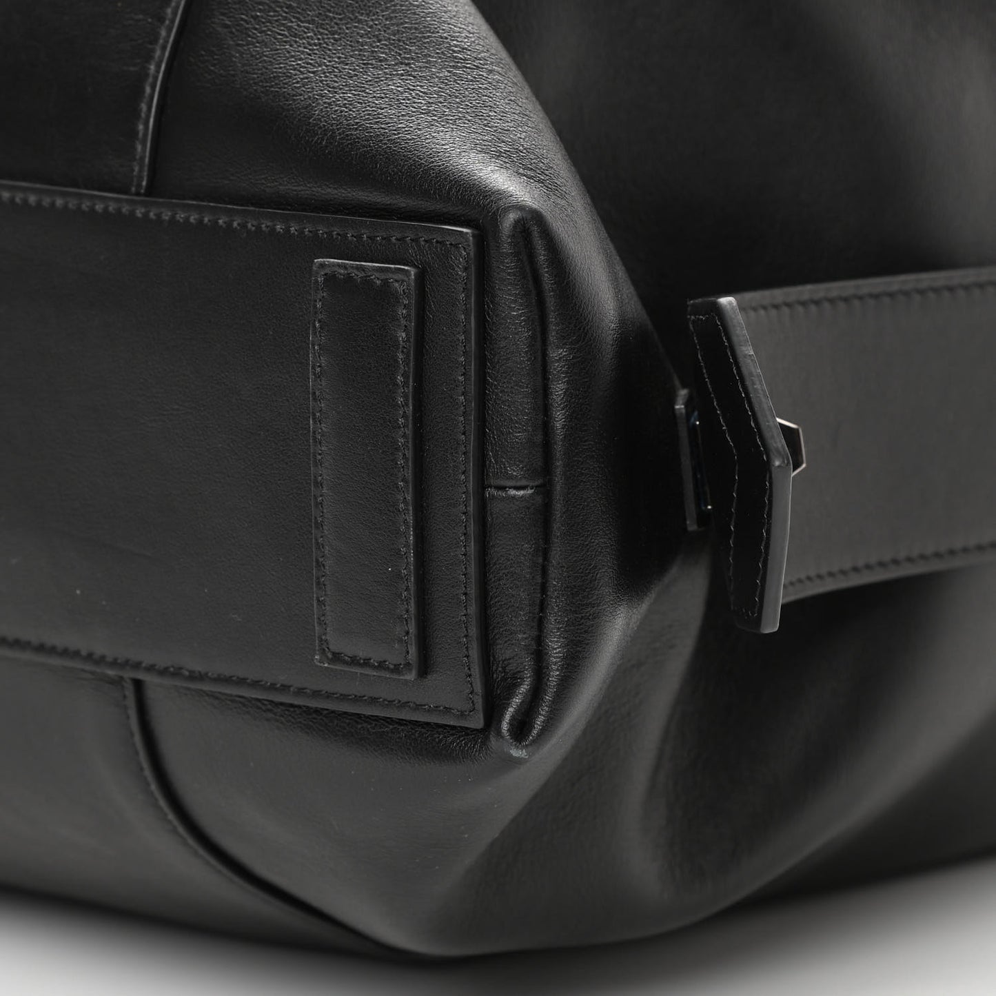 Smooth Calfskin Medium Soft Antigona Black