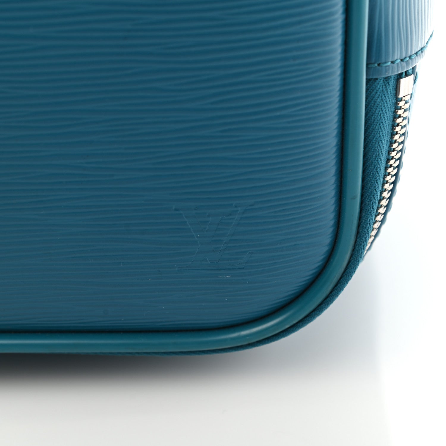 Louis Vuitton Epi Pegase 45 Cyan 16 of 29