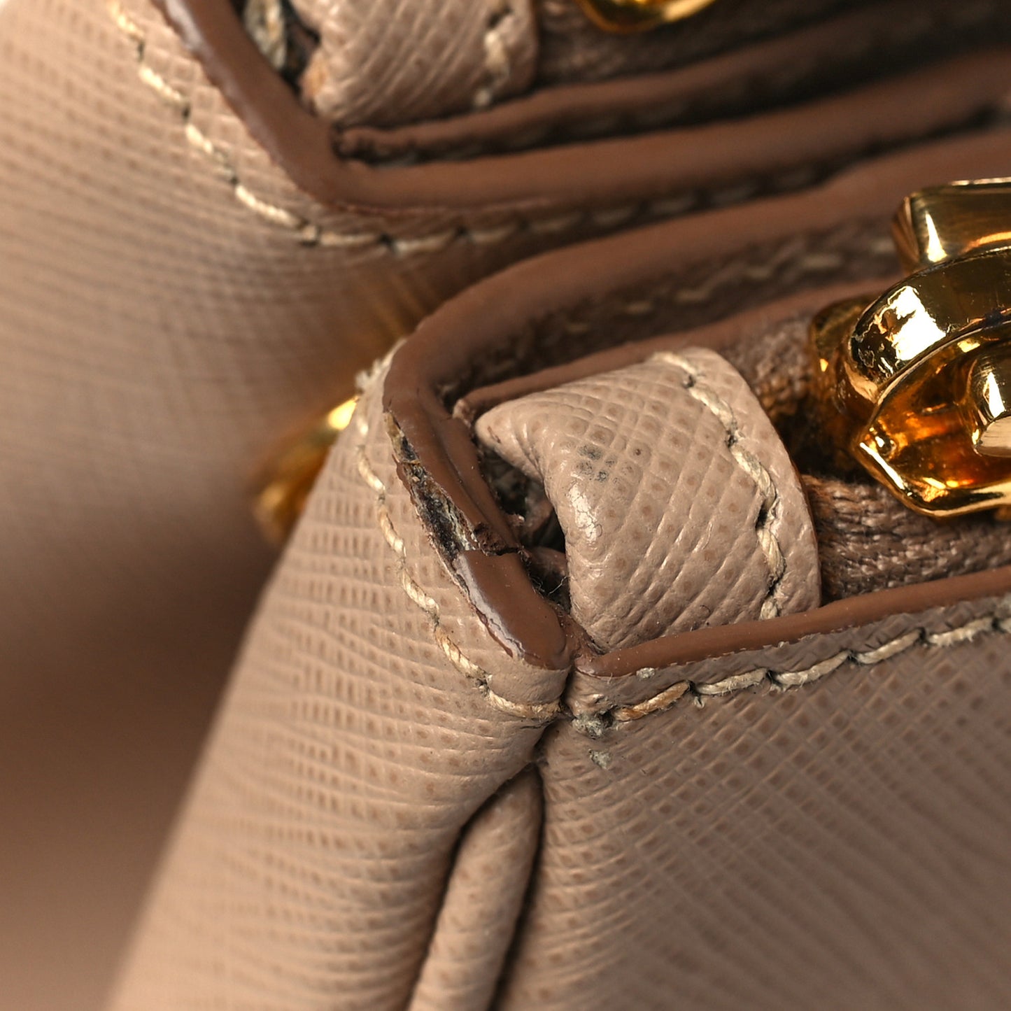 Saffiano Medium Galleria Double Zip Tote Cammeo