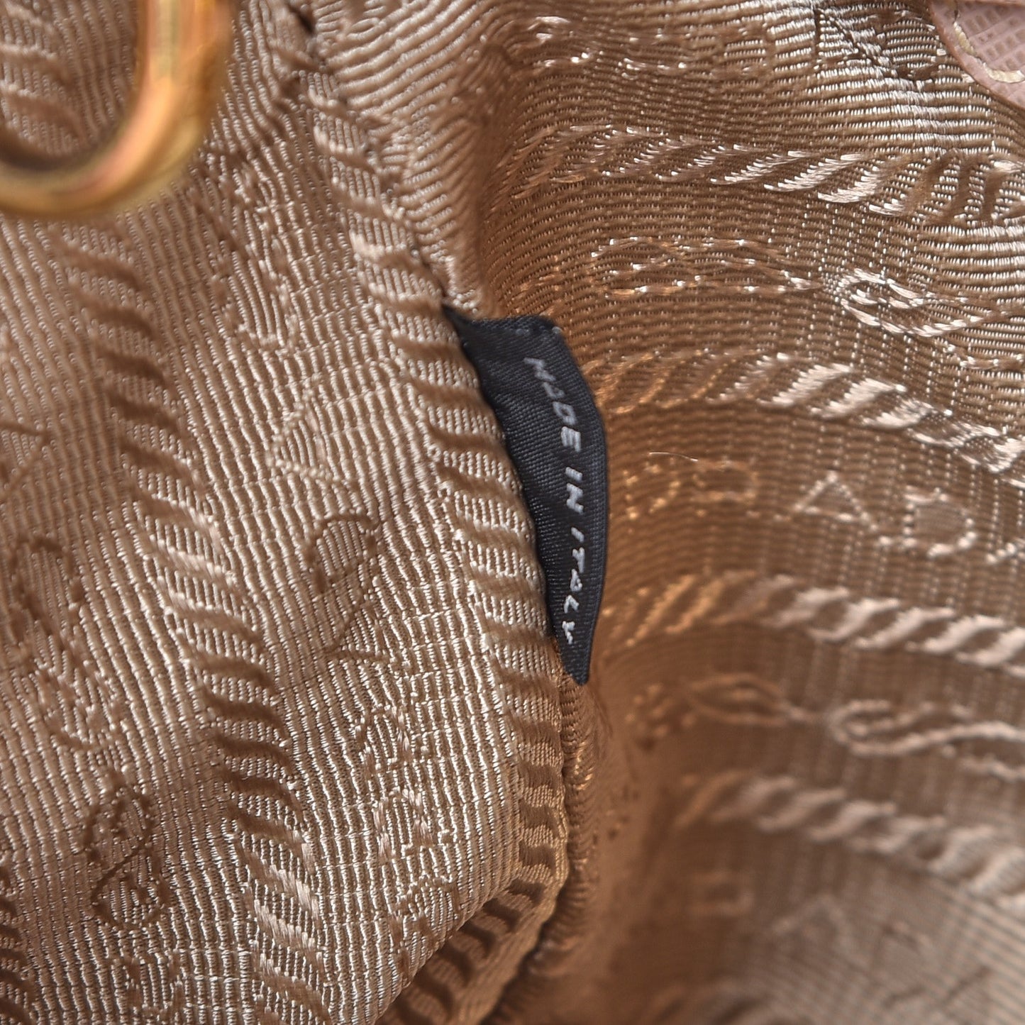 Saffiano Medium Galleria Double Zip Tote Cammeo