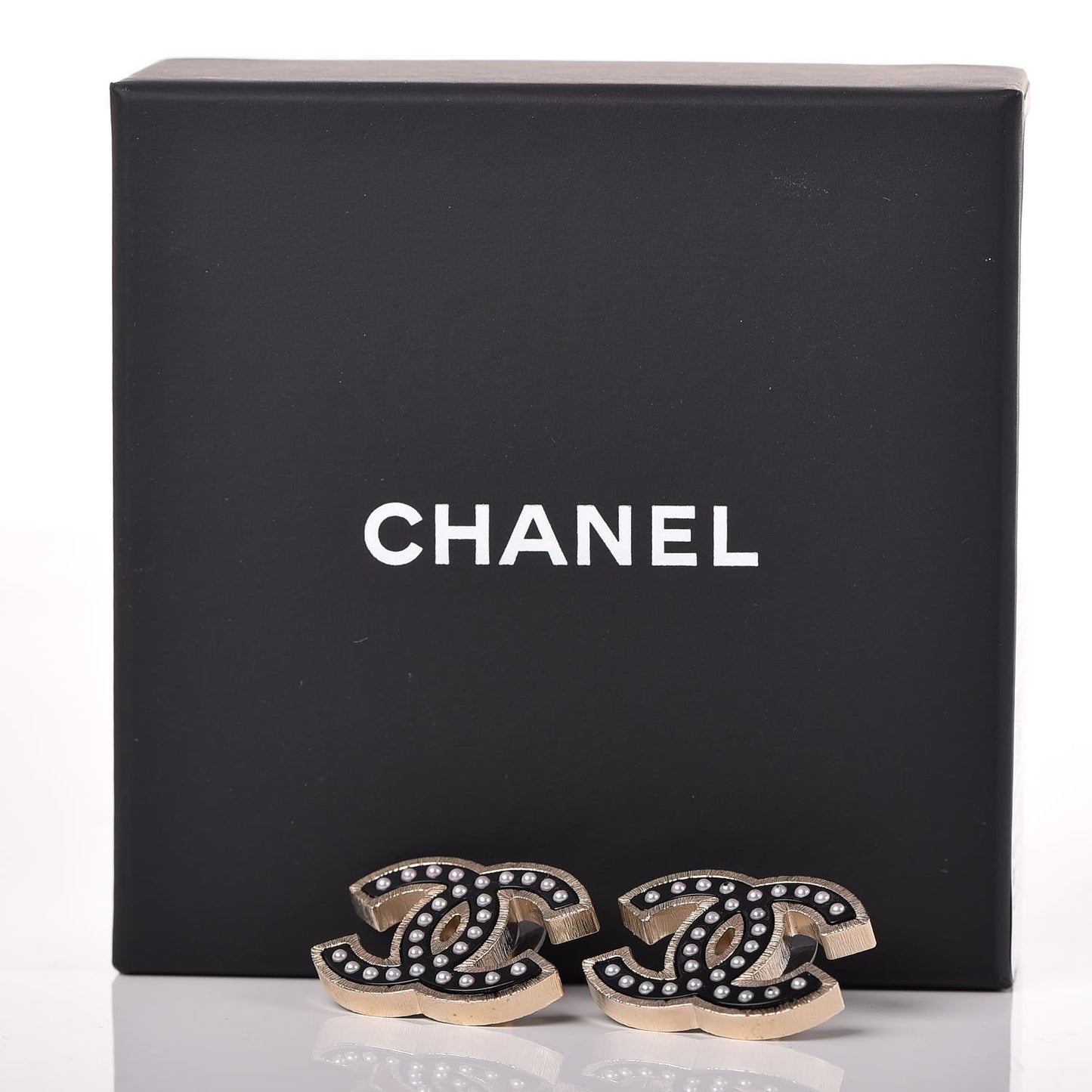 Resin Pearl CC Earrings Black